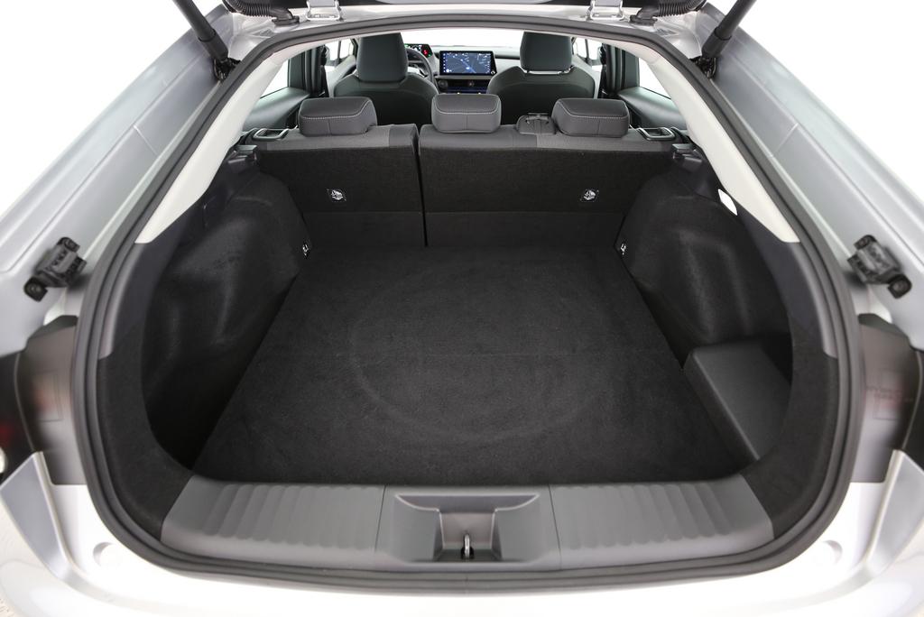 TOYOTA Prius 2.0 Plug-In-Hybrid Style-image-12