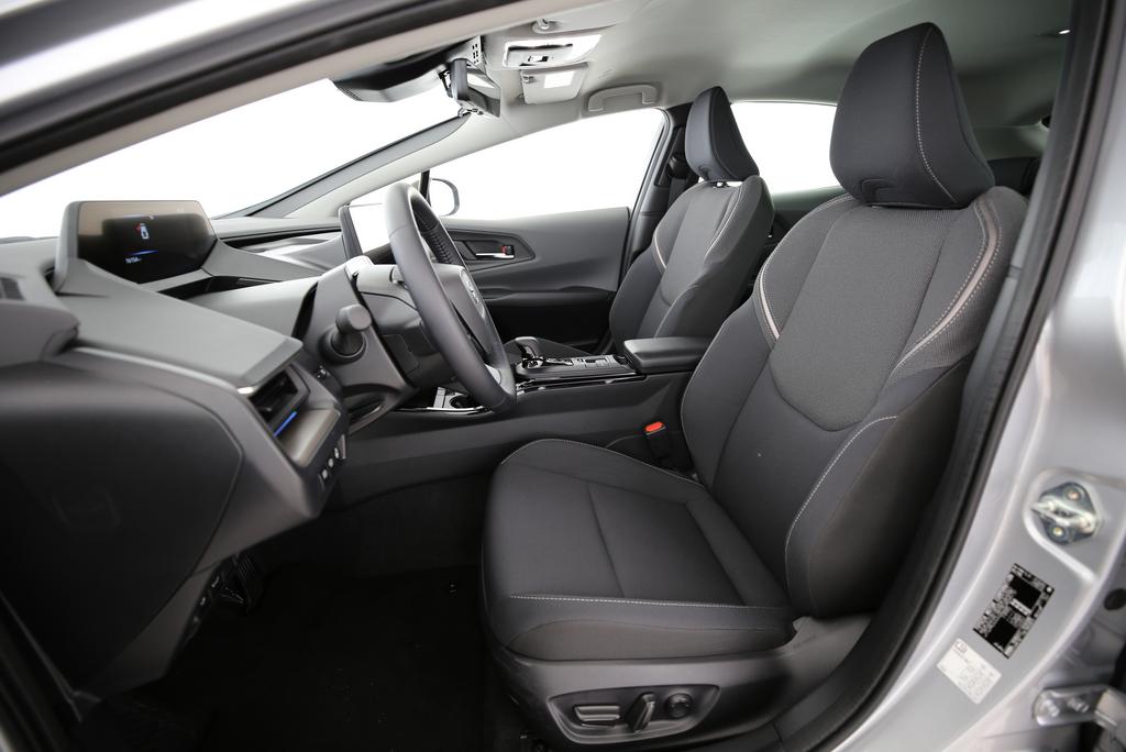 TOYOTA Prius 2.0 Plug-In-Hybrid Style-image-3