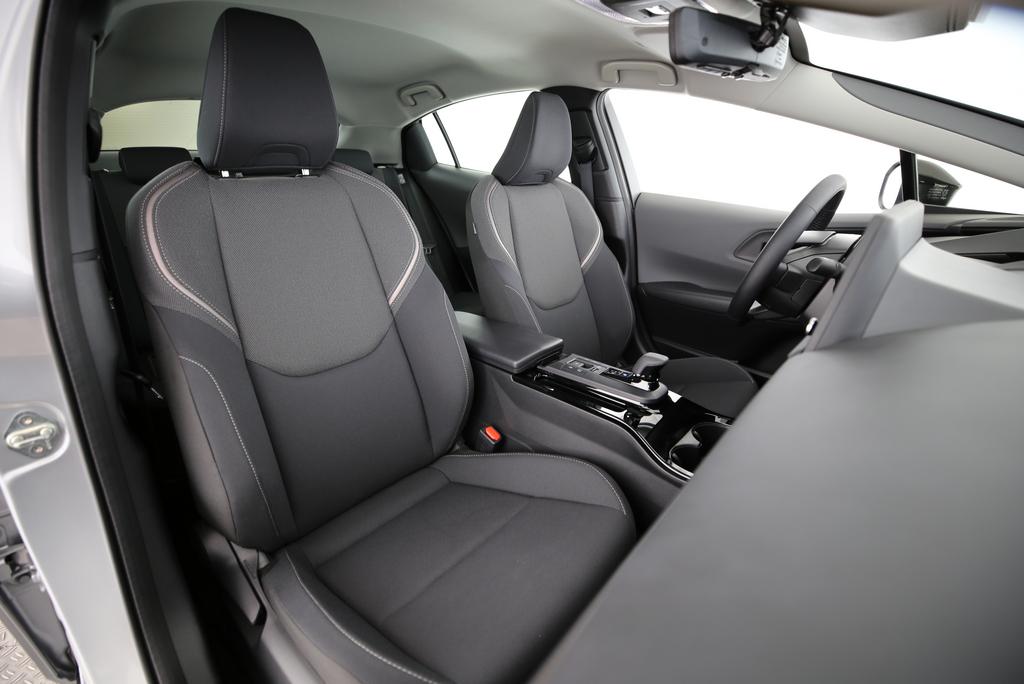 TOYOTA Prius 2.0 Plug-In-Hybrid Style-image-10