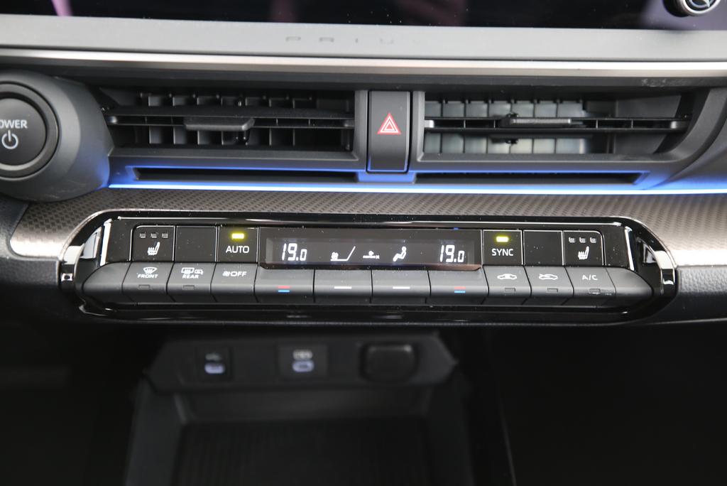 TOYOTA Prius 2.0 Plug-In-Hybrid Style-image-8