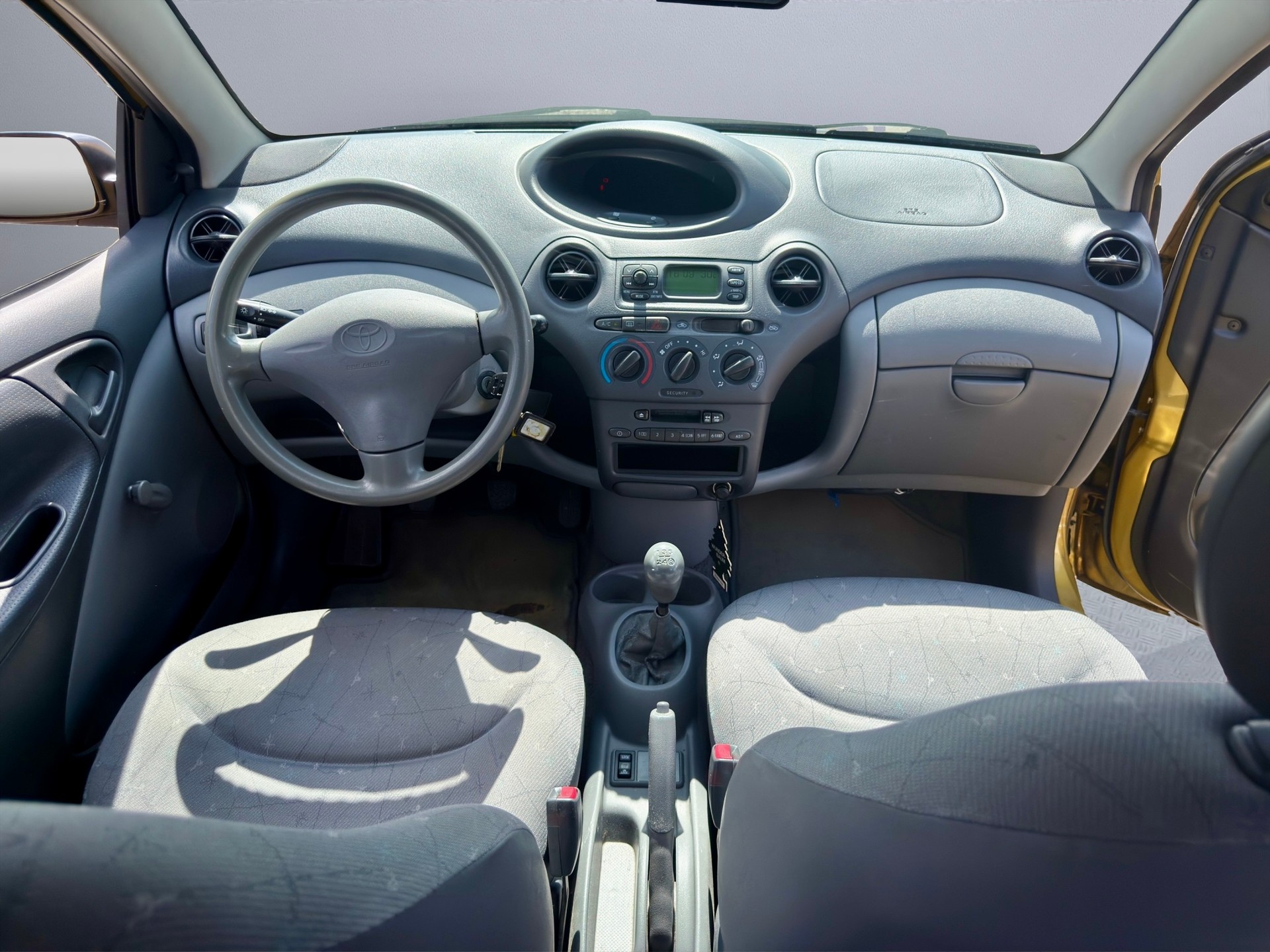 TOYOTA Yaris 1.0 Linea Sol 5 Türe mit Klimaanlage-image-13