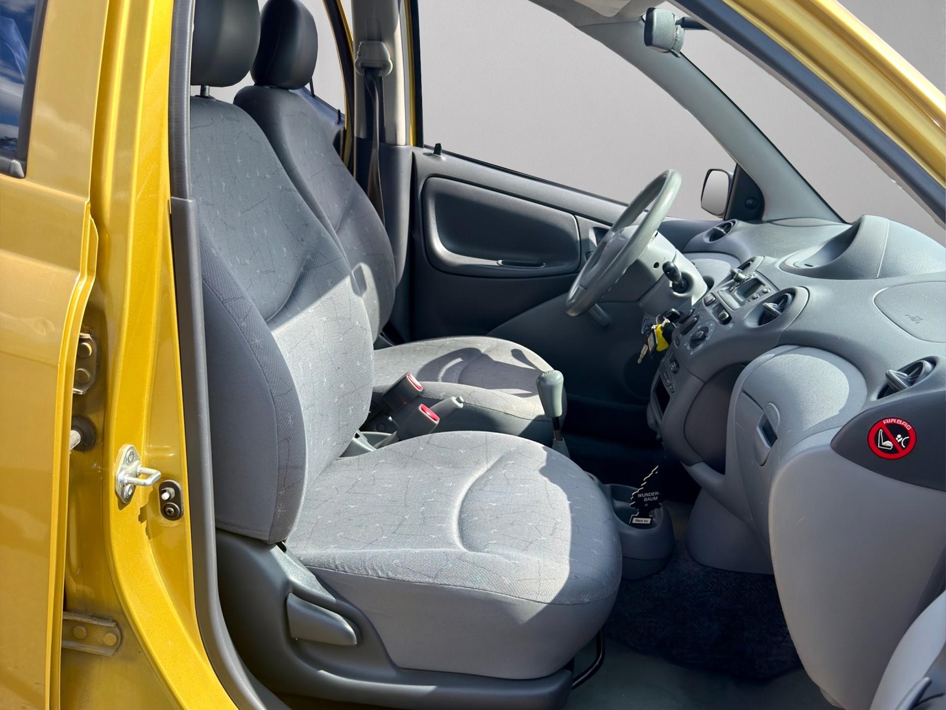TOYOTA Yaris 1.0 Linea Sol 5 Türe mit Klimaanlage-image-10