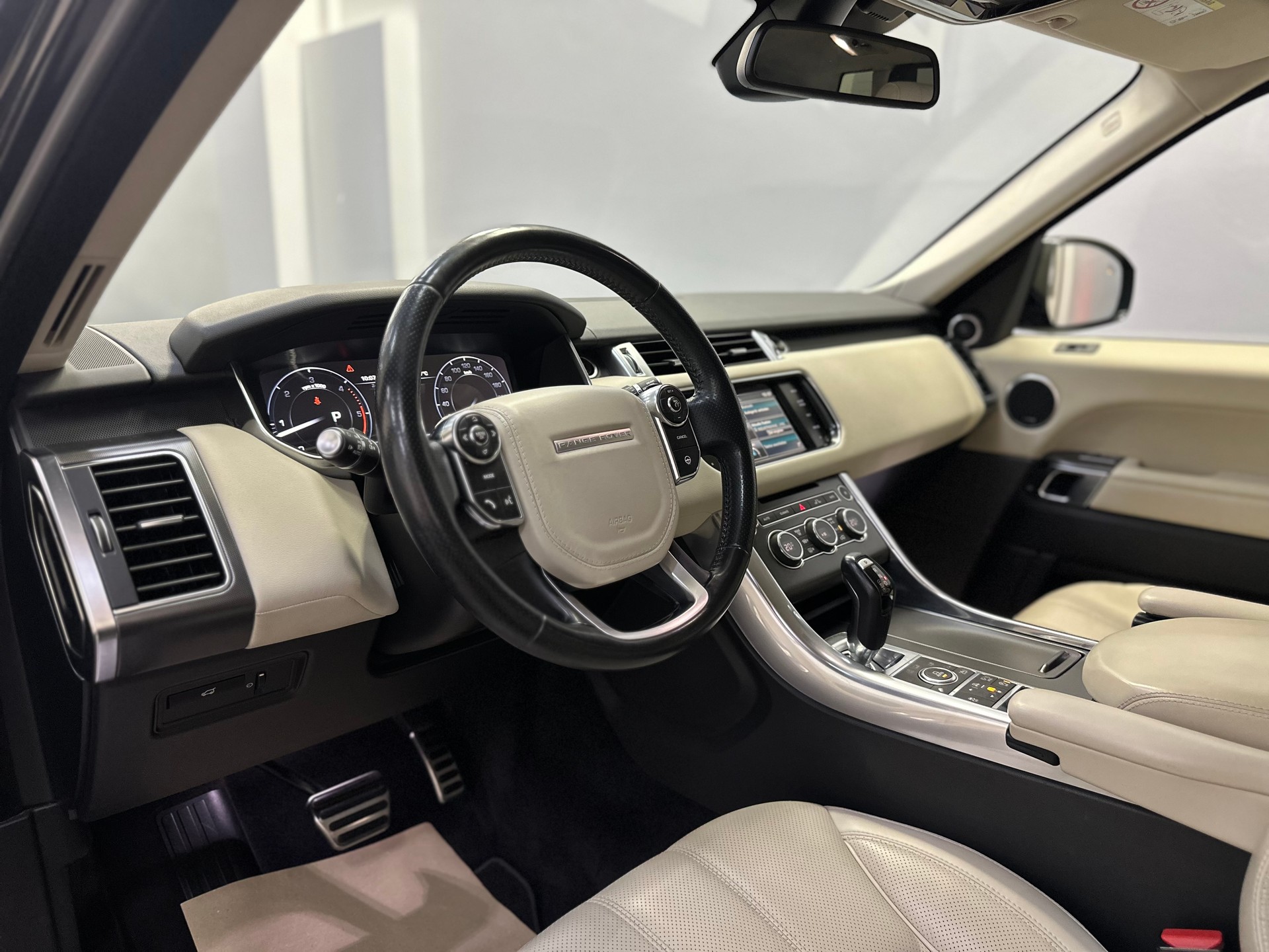 LAND ROVER Range Rover Sport 3.0 SDV6 SE Automatic-image-16