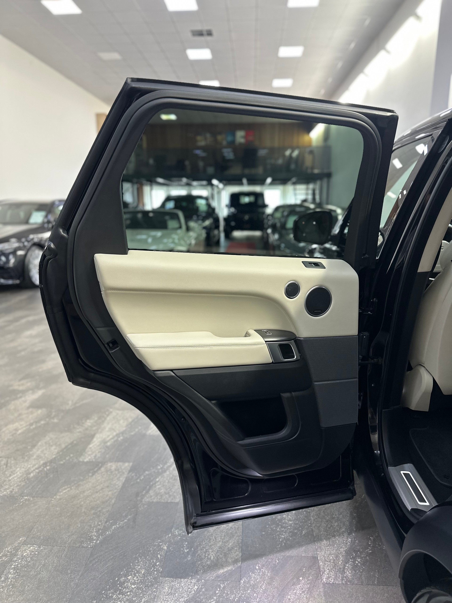 LAND ROVER Range Rover Sport 3.0 SDV6 SE Automatic-image-25