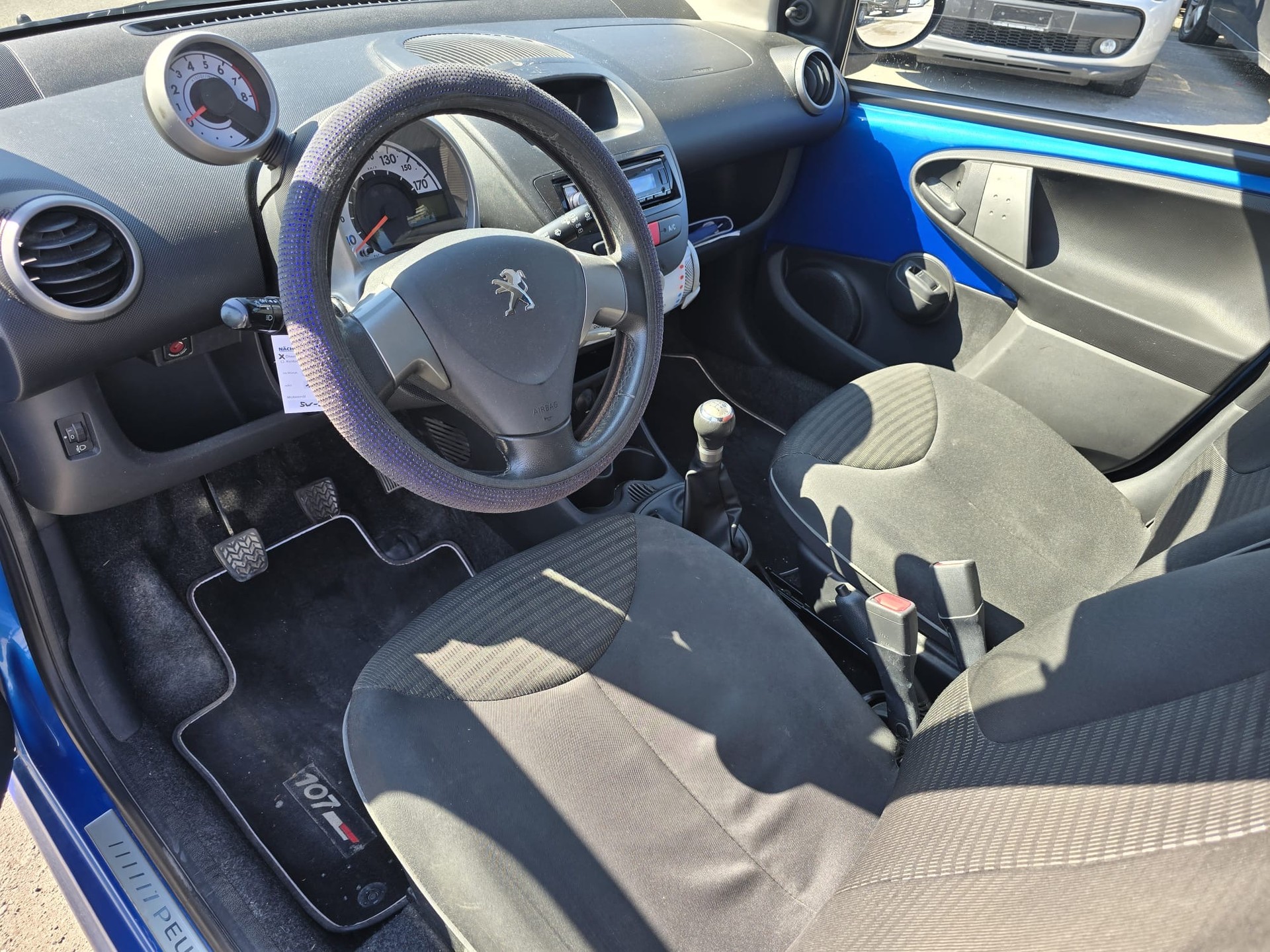 PEUGEOT 107 1.0 Active-image-9