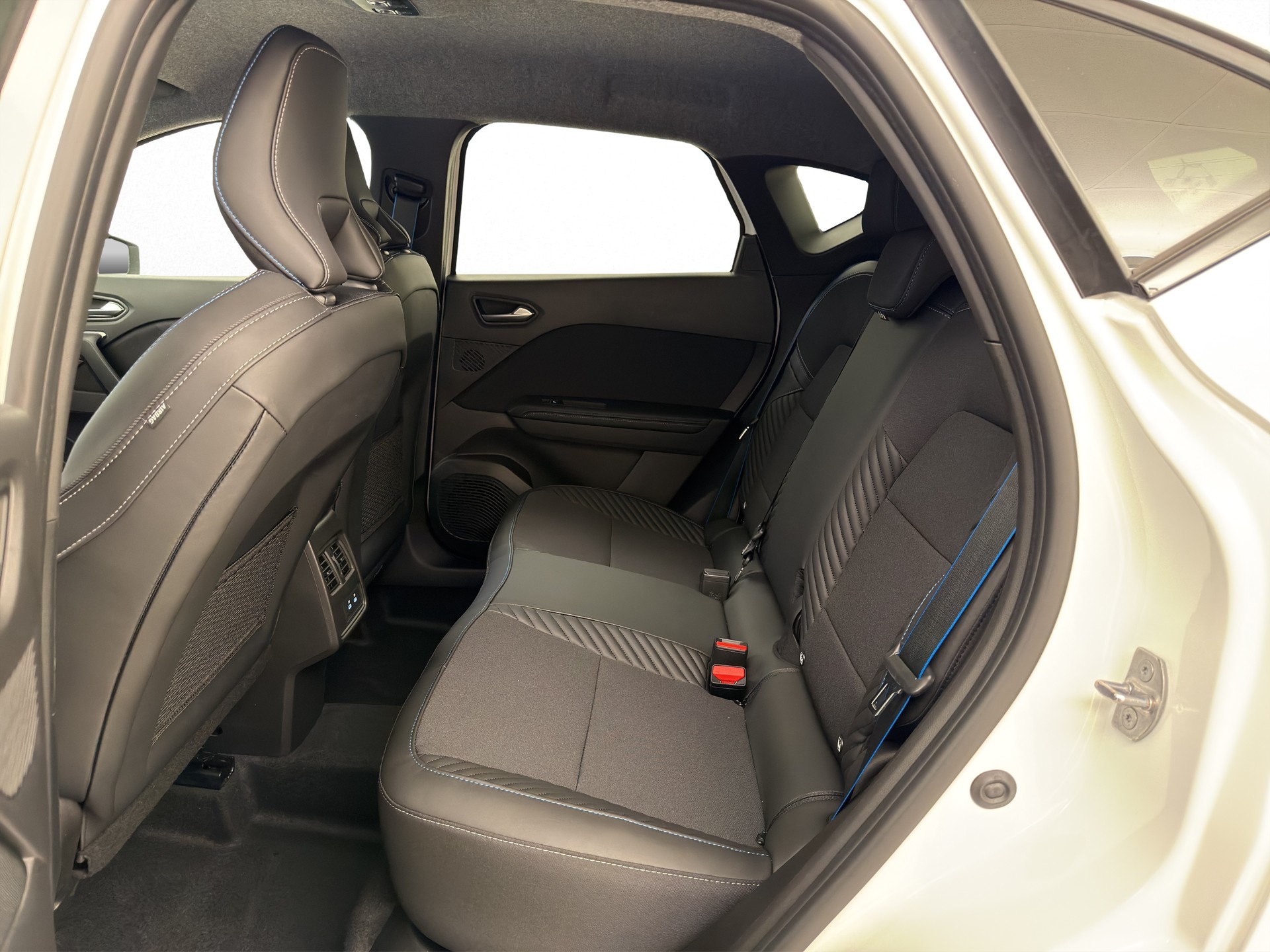 RENAULT Captur 1.8 E-Tech esprit Alpine-image-12