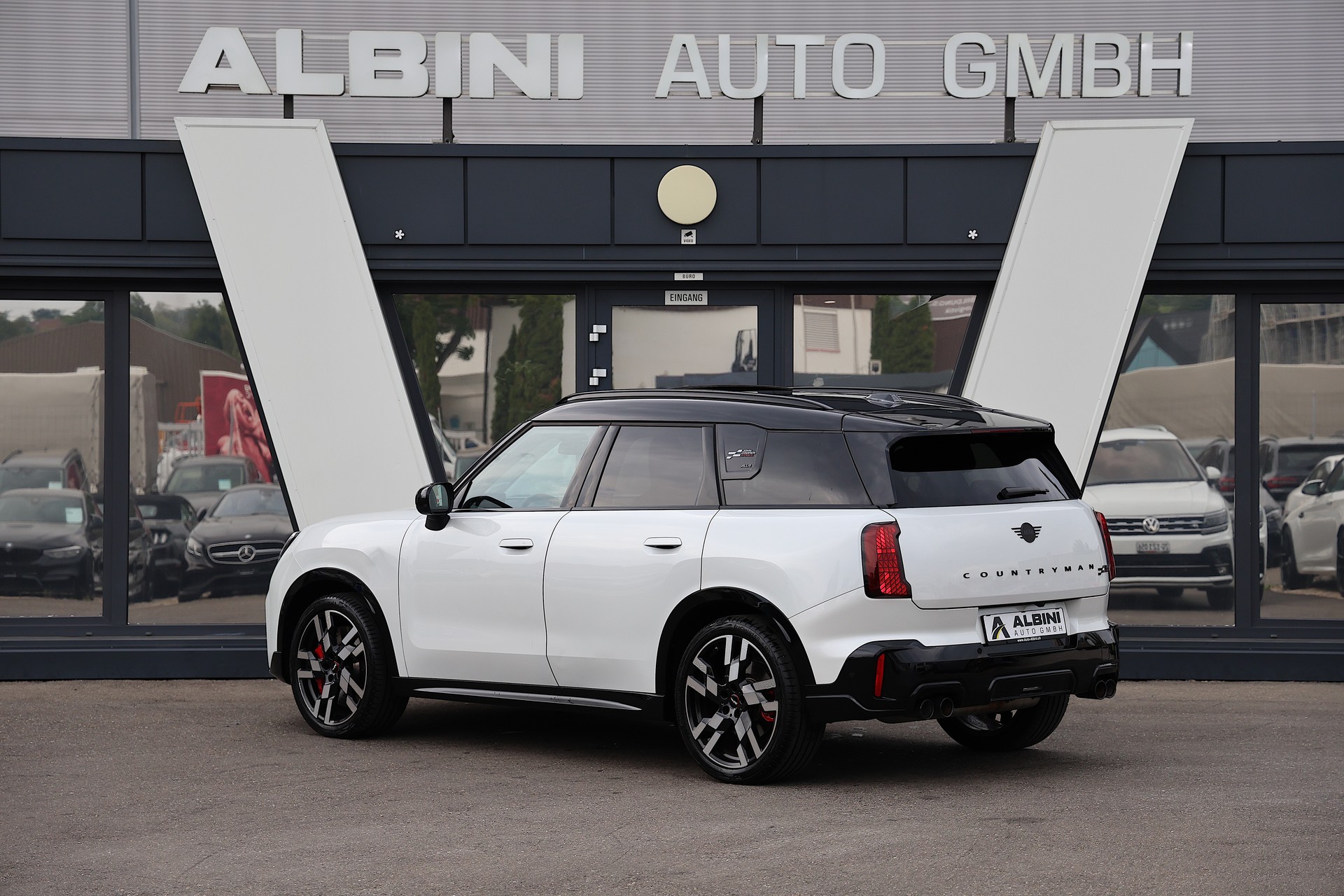MINI Countryman U25 2.0i John Cooper Works ALL4-image-3