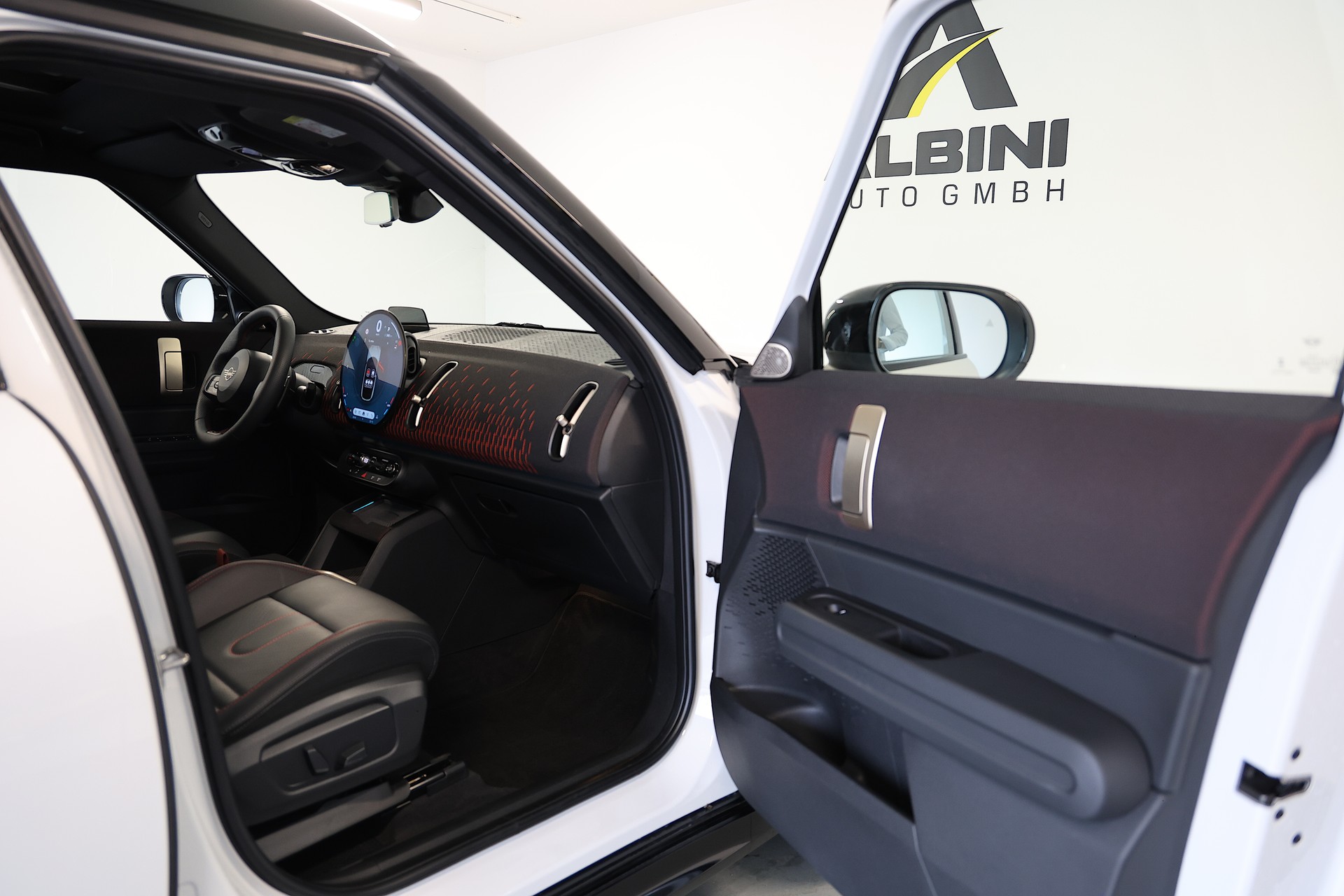MINI Countryman U25 2.0i John Cooper Works ALL4-image-10