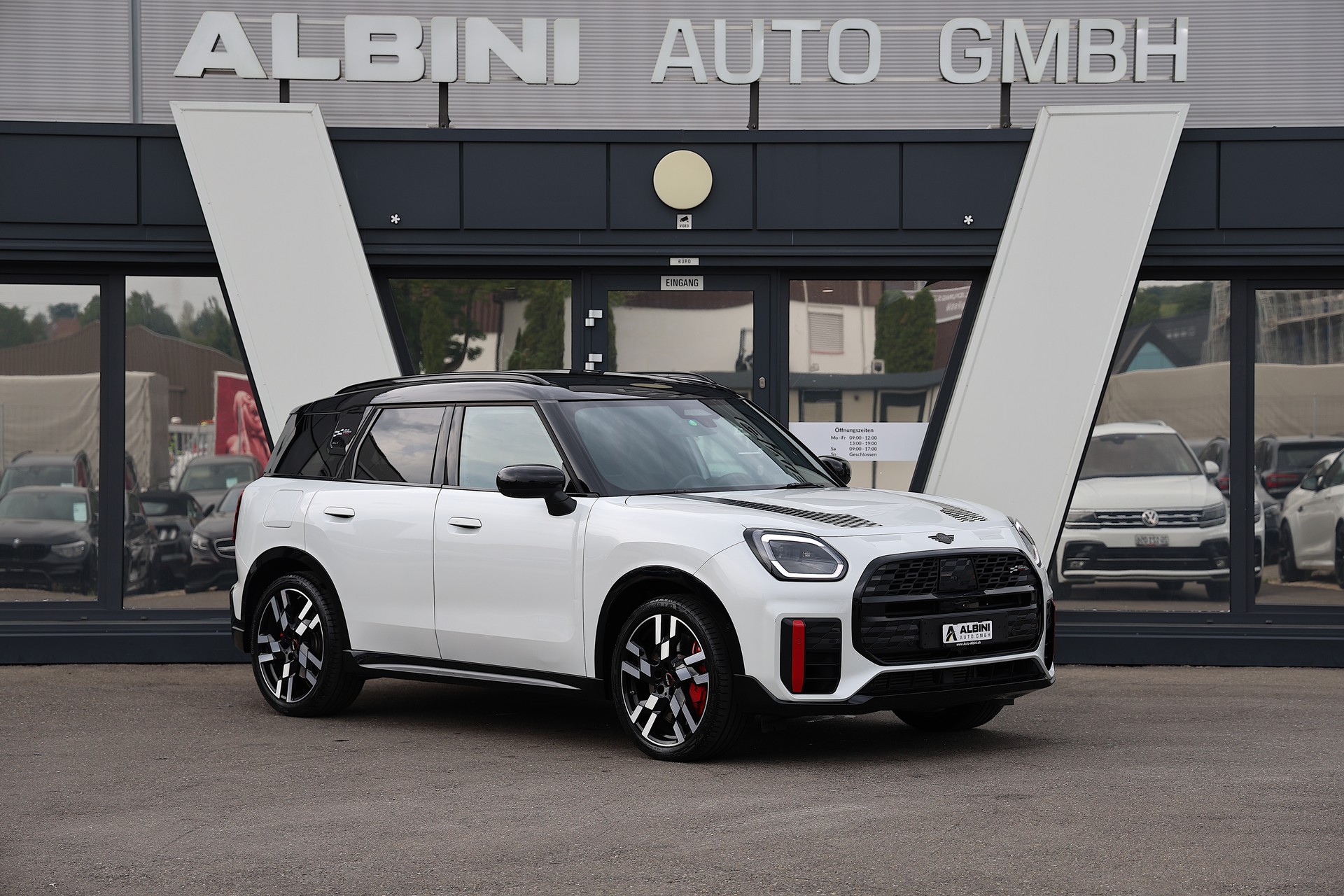 MINI Countryman U25 2.0i John Cooper Works ALL4-image-1