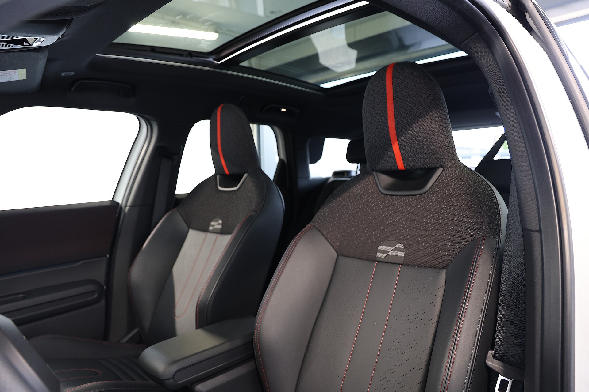 MINI Countryman U25 2.0i John Cooper Works ALL4-image-6