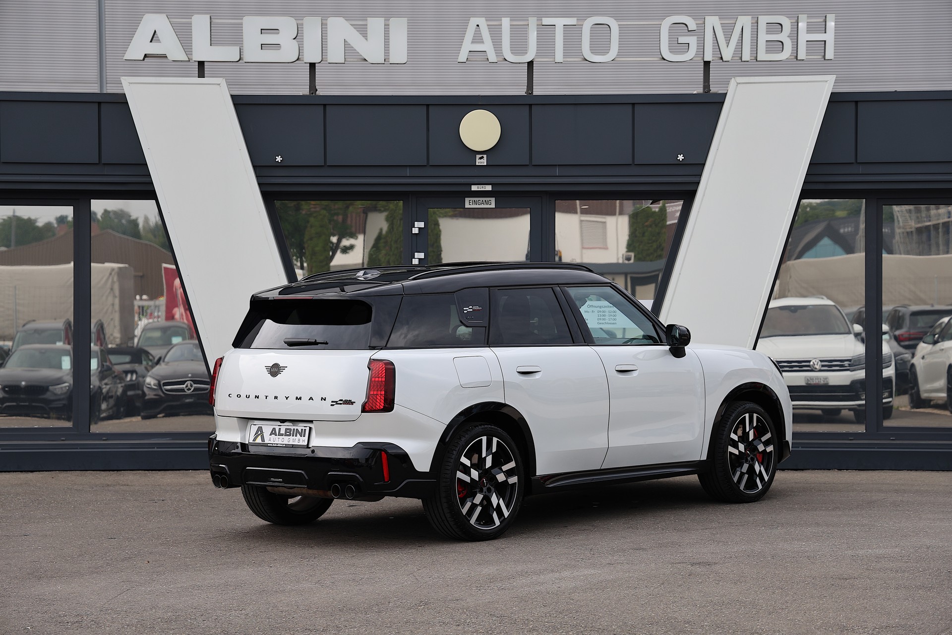 MINI Countryman U25 2.0i John Cooper Works ALL4-image-2