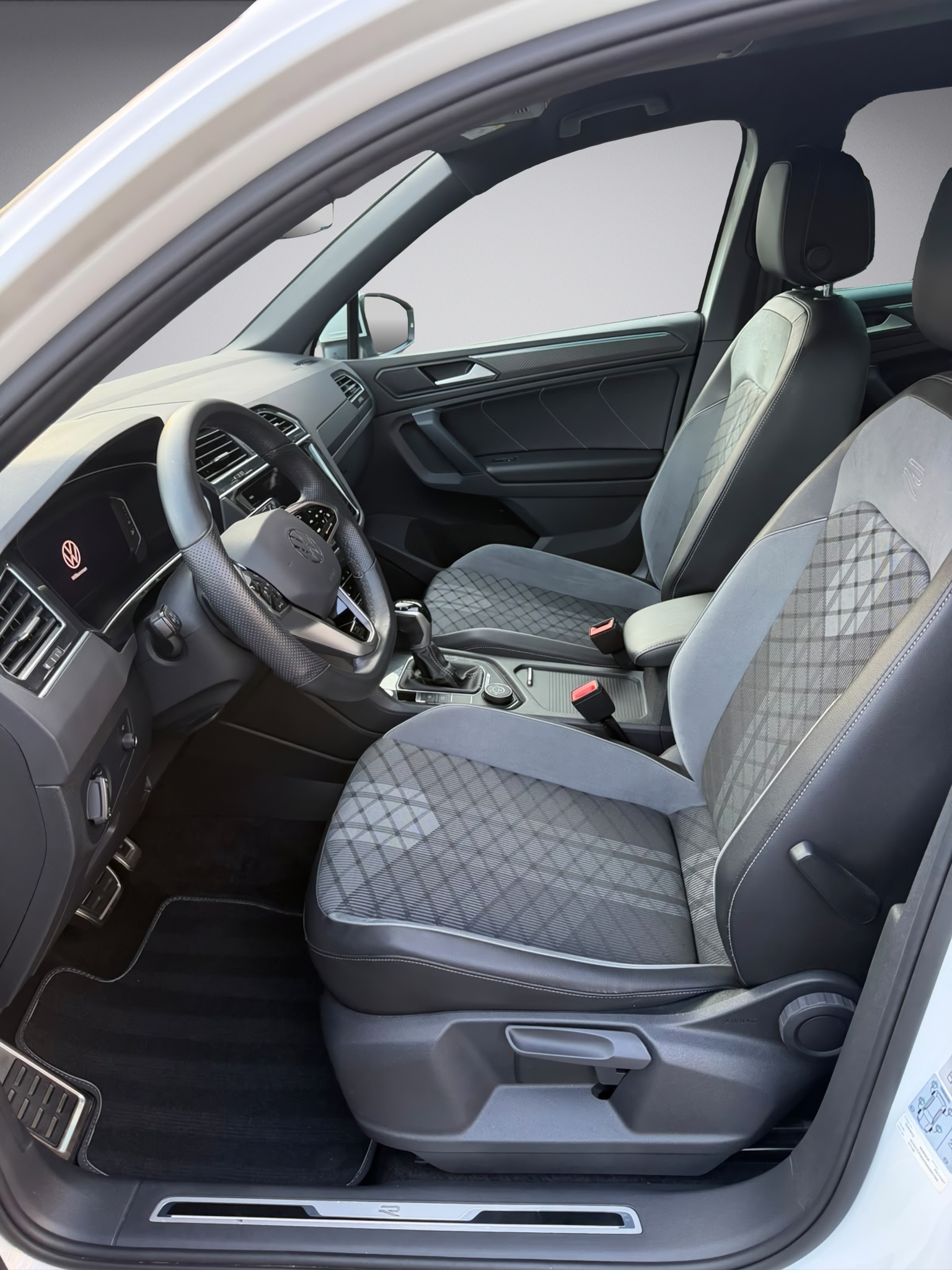 VW Tiguan 2.0 TDI SCR R-Line 4Motion DSG * Facelift * 200PS * R Line * Highline *-image-8