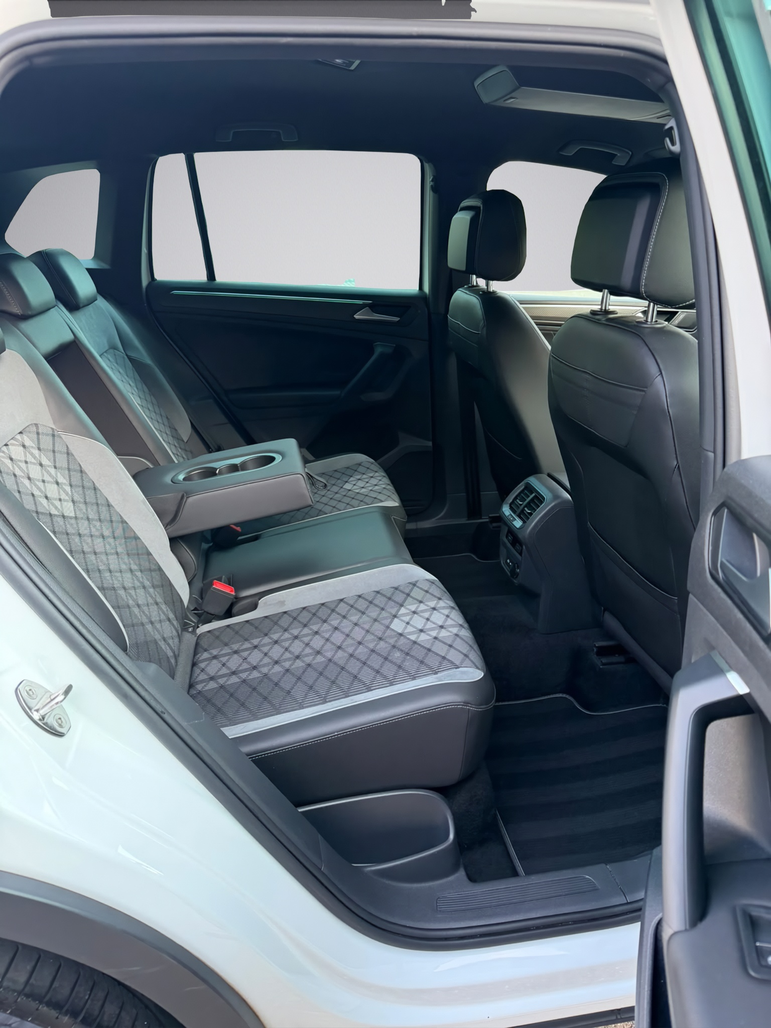VW Tiguan 2.0 TDI SCR R-Line 4Motion DSG * Facelift * 200PS * R Line * Highline *-image-11