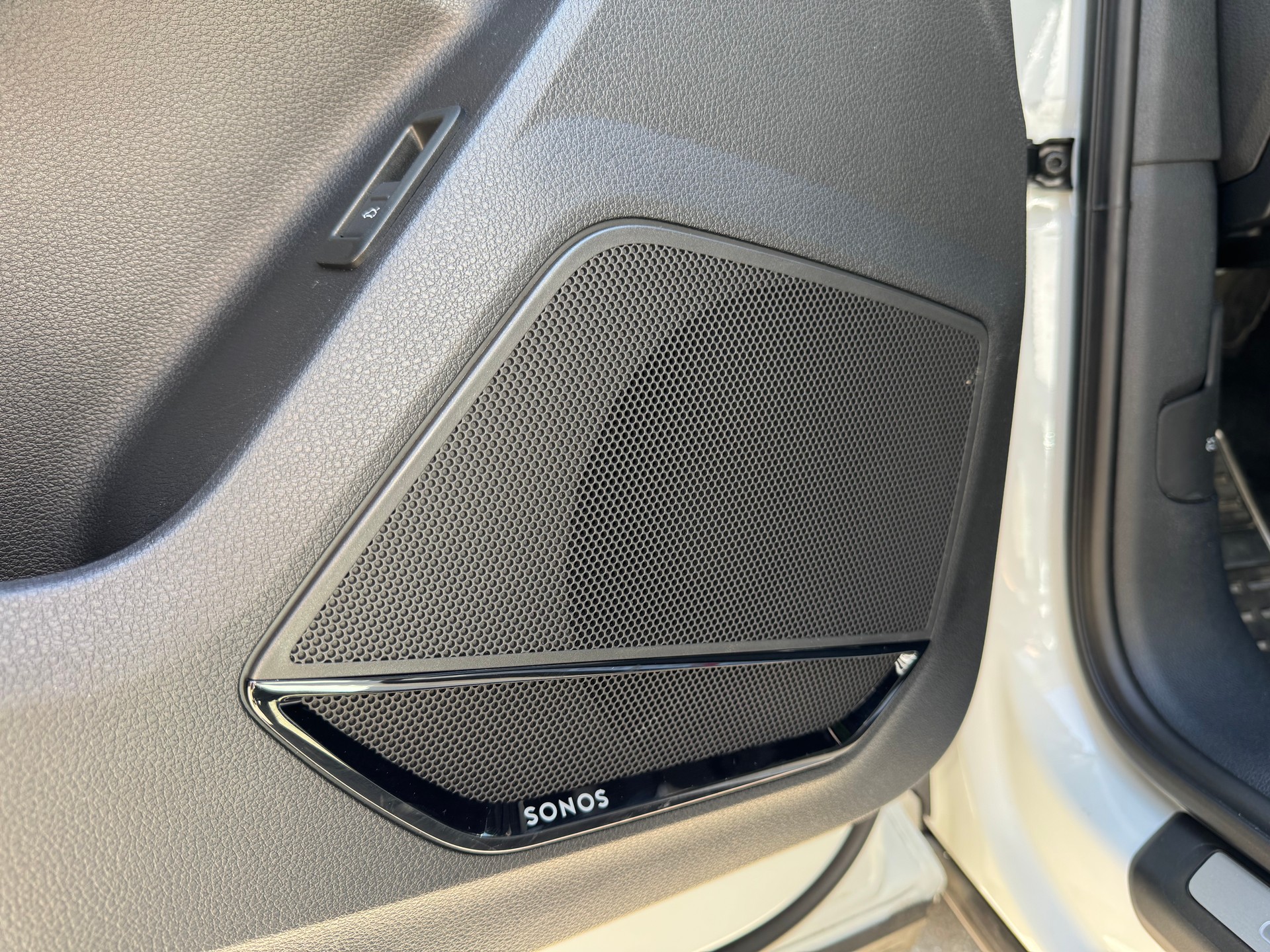 AUDI RS Q3 Sportback Quattro S-tronic-image-12