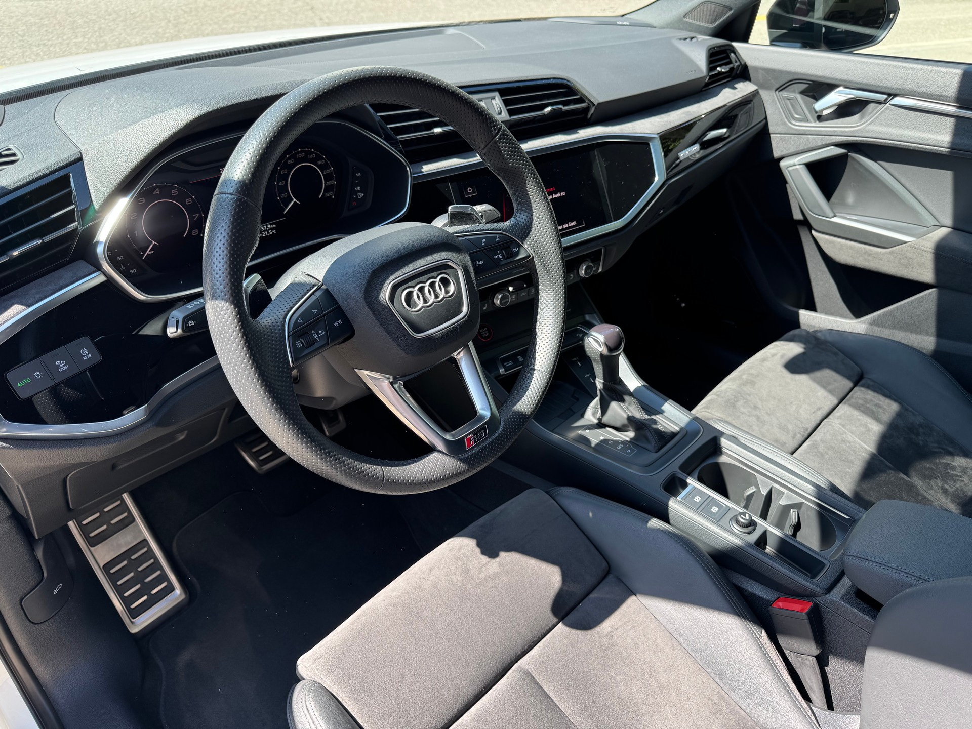 AUDI RS Q3 Sportback Quattro S-tronic-image-8