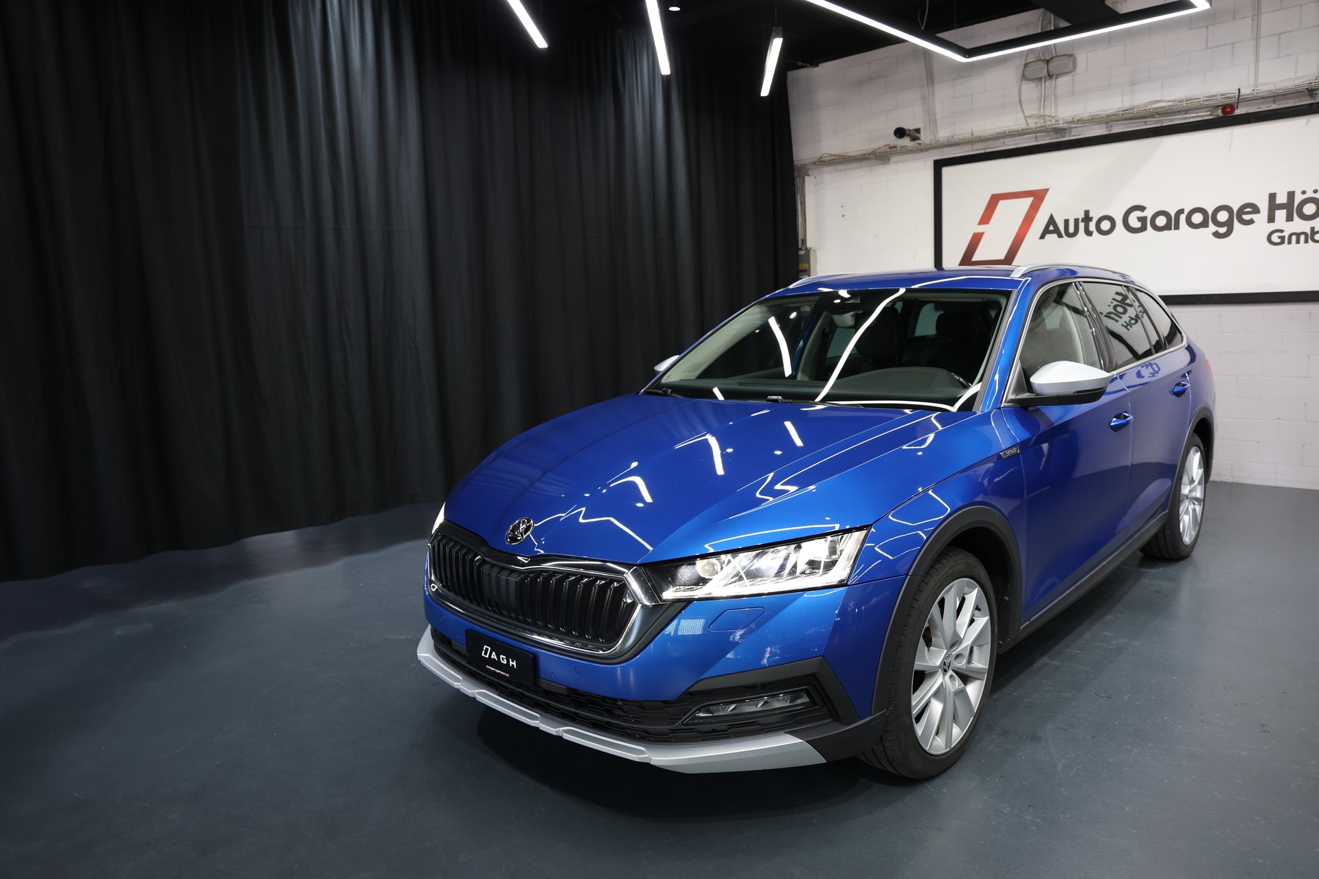SKODA Octavia Combi 2.0 TDI DSG Scout 4x4-image-20
