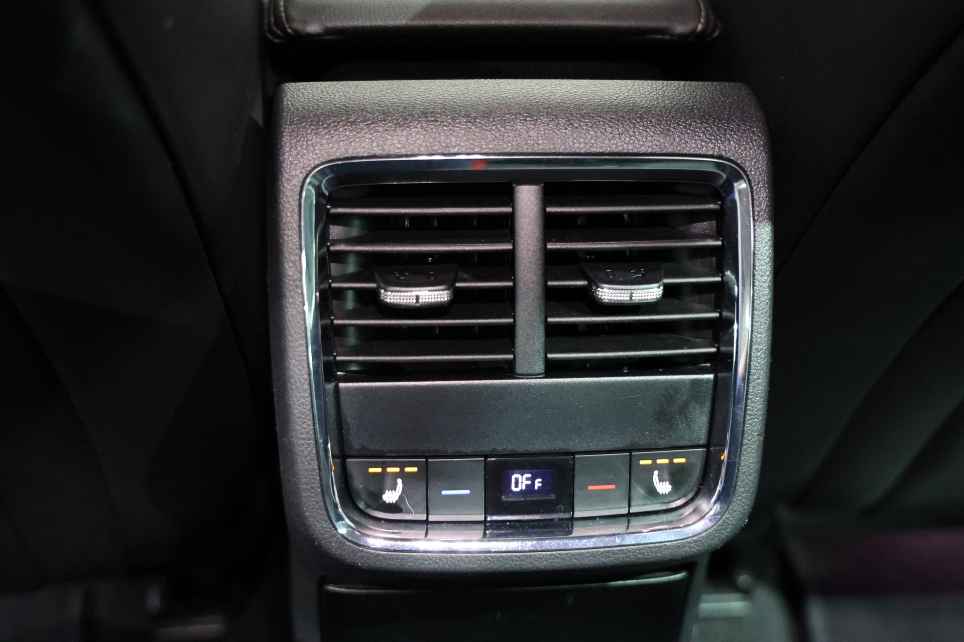 SKODA Octavia Combi 2.0 TDI DSG Scout 4x4-image-12