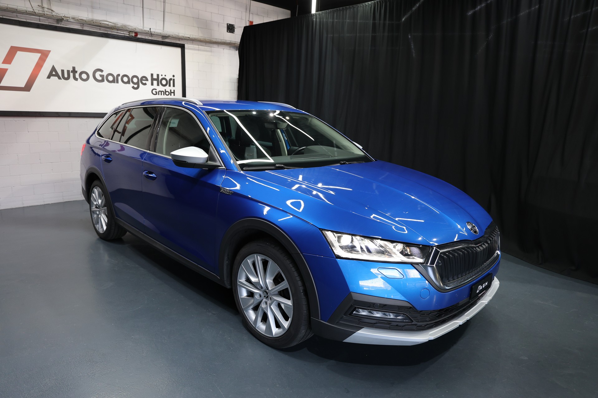 SKODA Octavia Combi 2.0 TDI DSG Scout 4x4-image-22