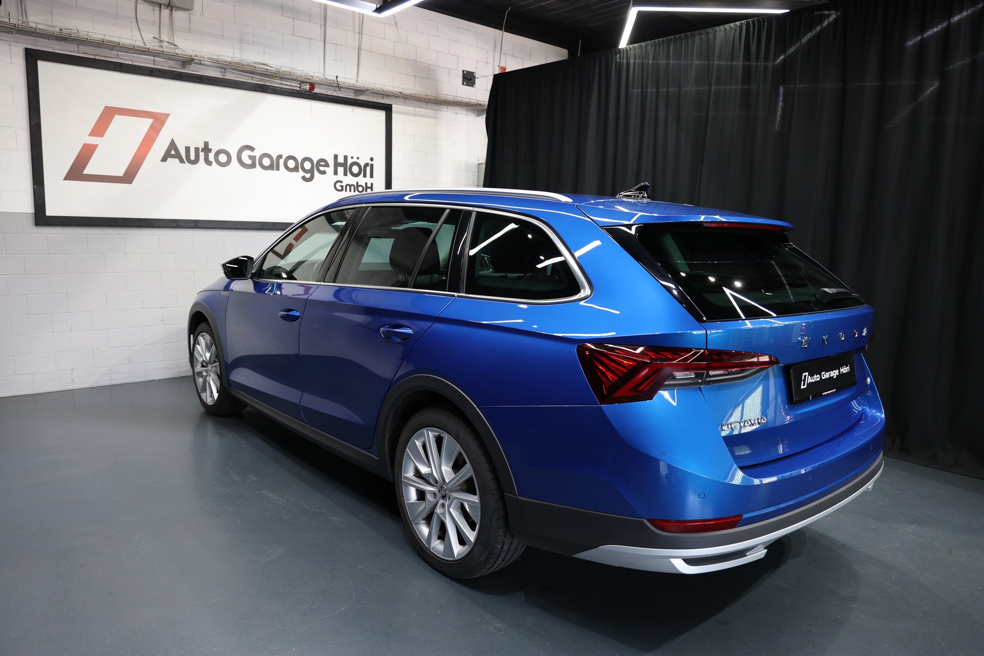 SKODA Octavia Combi 2.0 TDI DSG Scout 4x4-image-5