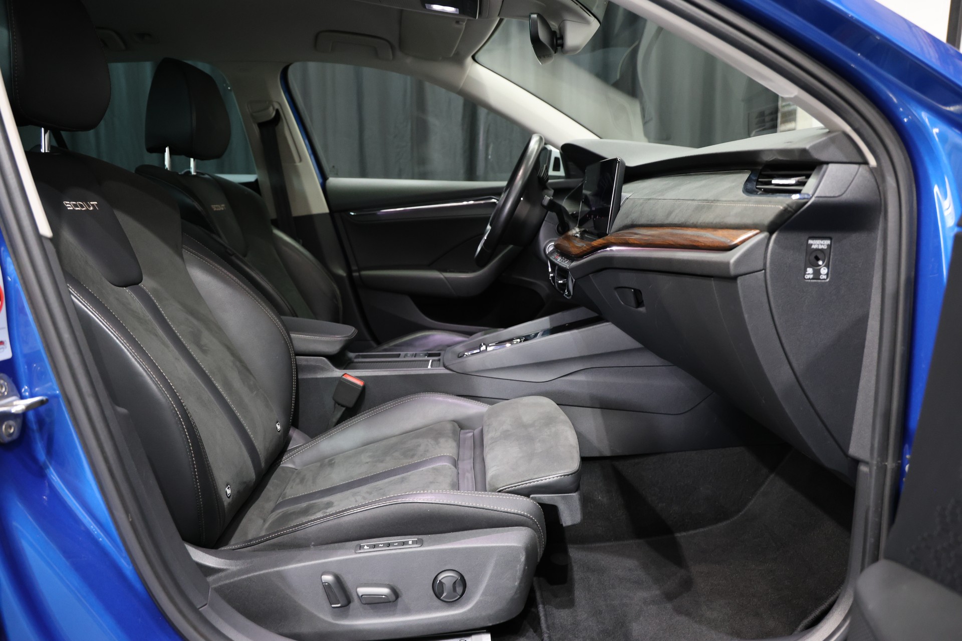 SKODA Octavia Combi 2.0 TDI DSG Scout 4x4-image-3