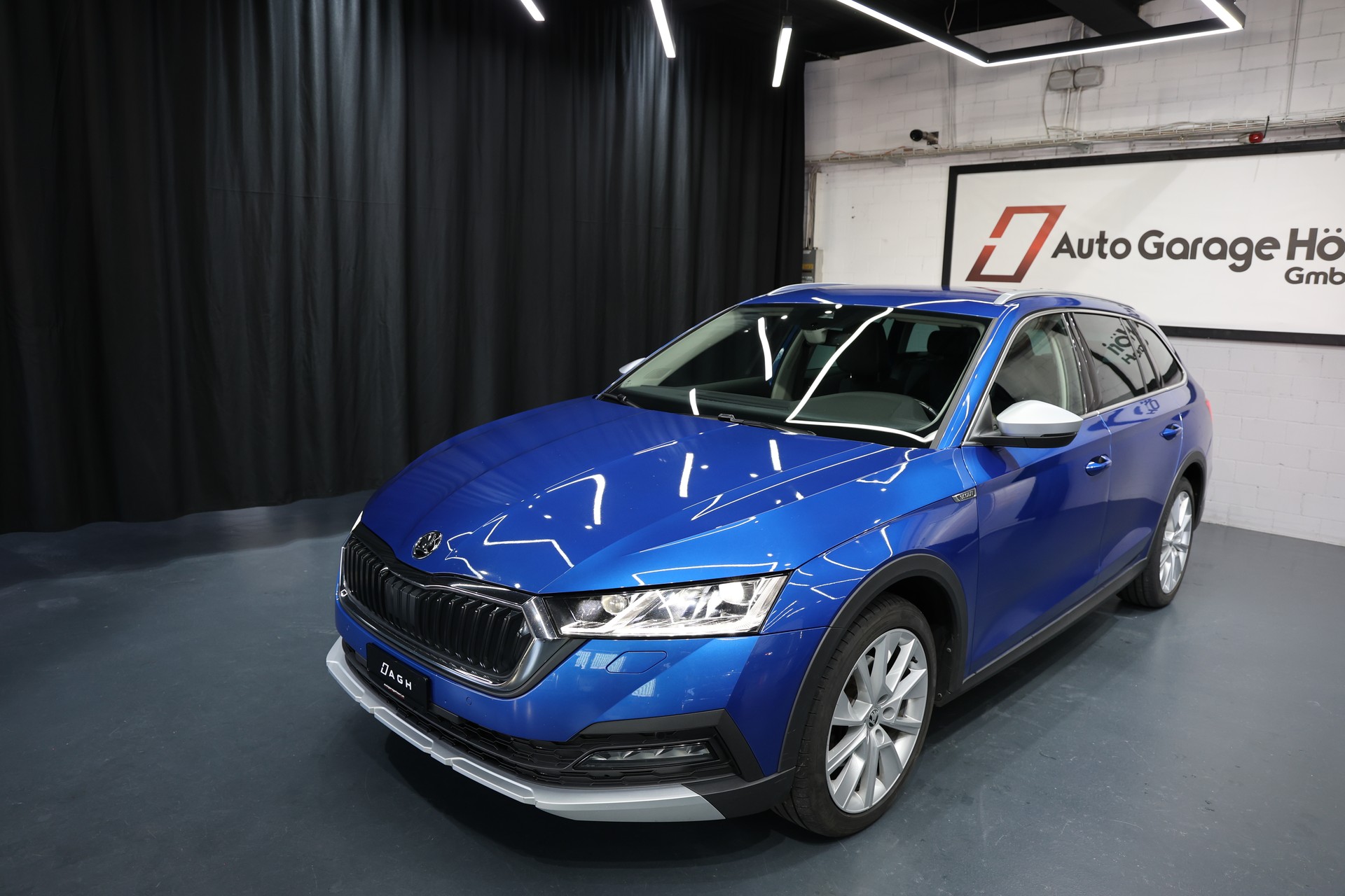 SKODA Octavia Combi 2.0 TDI DSG Scout 4x4-image-19