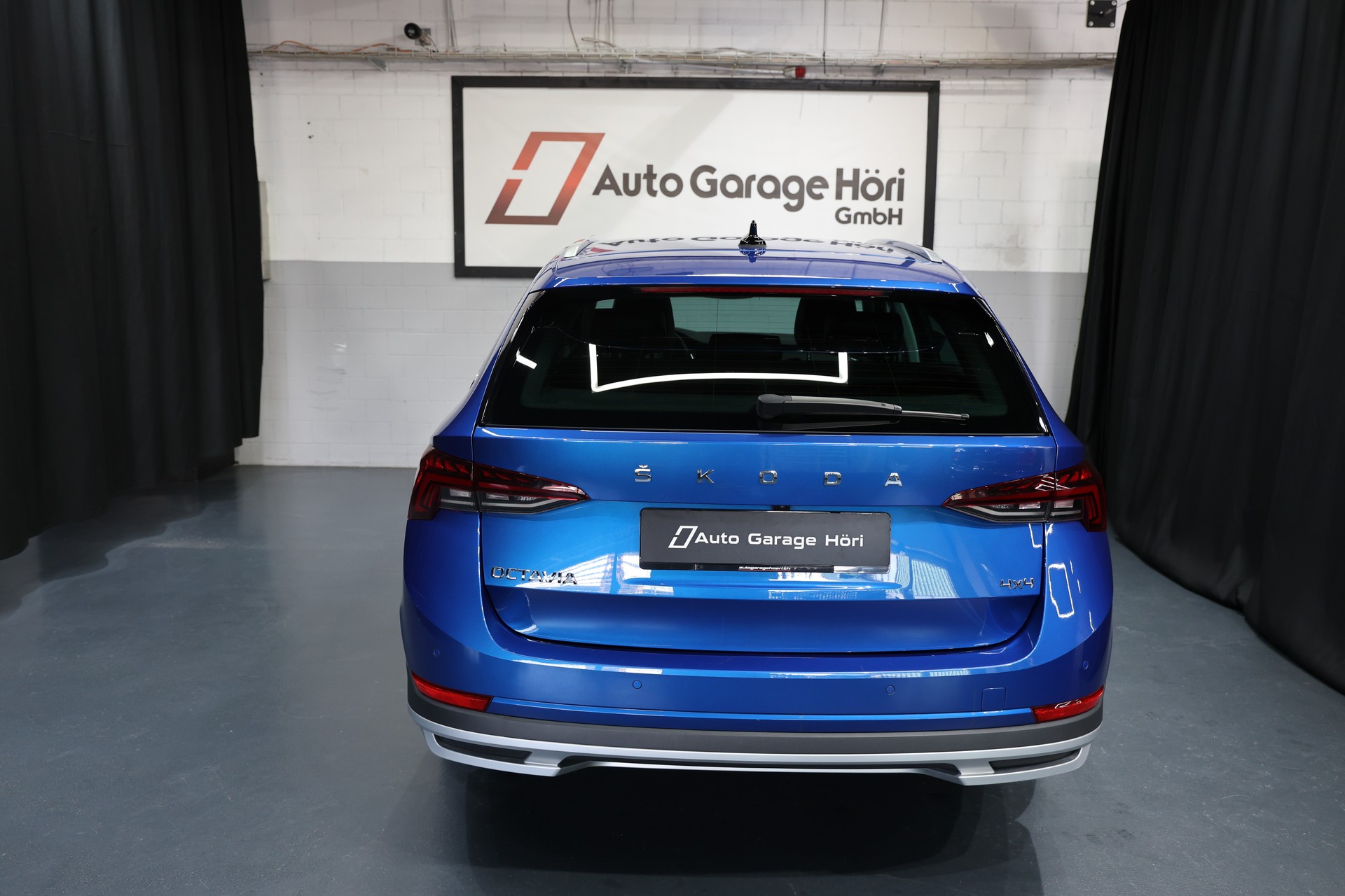 SKODA Octavia Combi 2.0 TDI DSG Scout 4x4-image-4