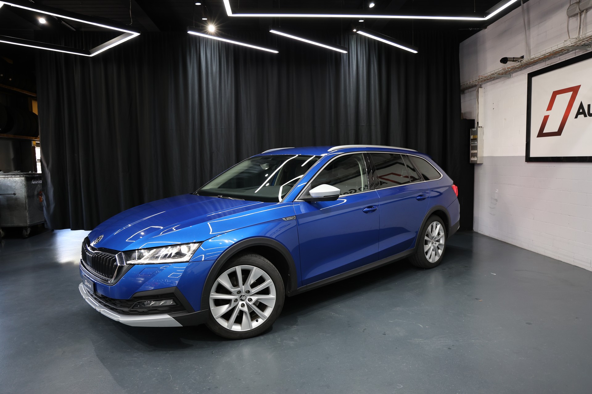 SKODA Octavia Combi 2.0 TDI DSG Scout 4x4-image-18