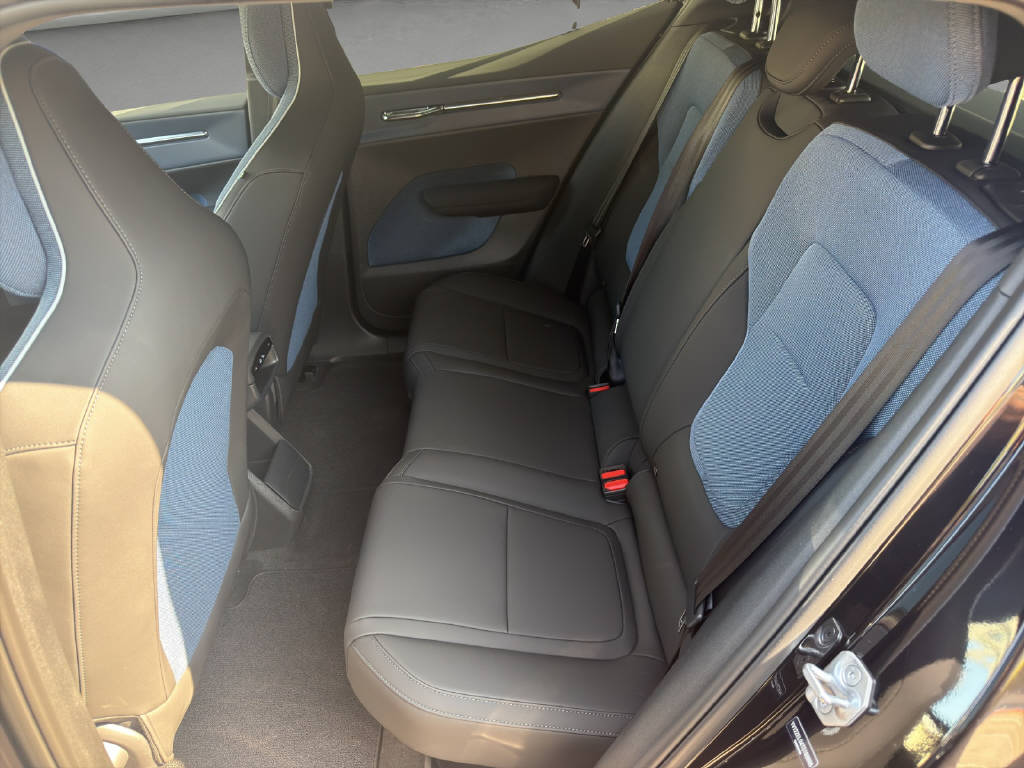 VOLVO EX 30 E60 Plus Swiss Black Edition-image-10