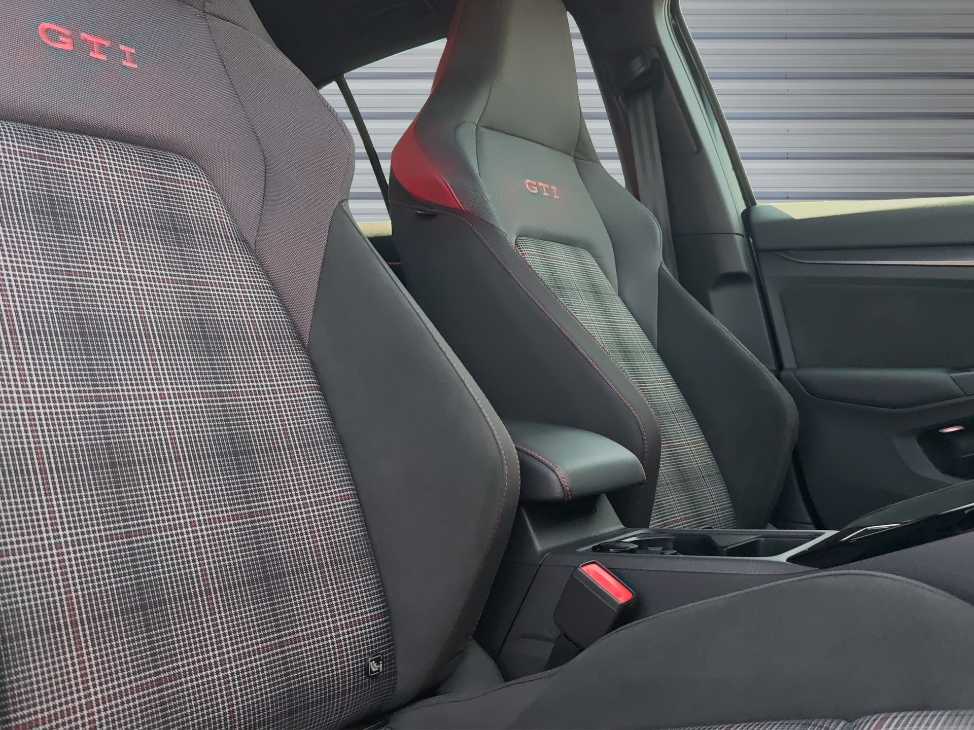 VW Golf 2.0 TSI GTI DSG-image-12