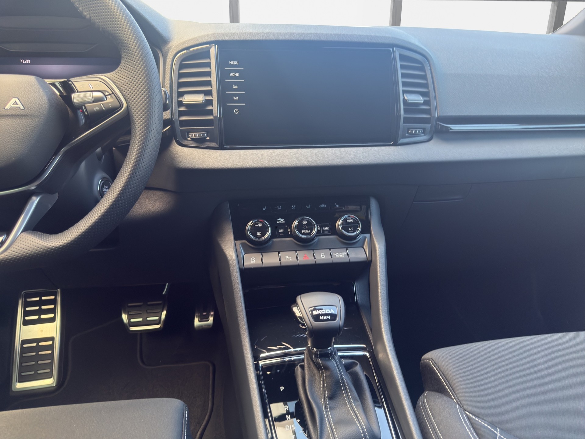 SKODA Karoq 2.0 TSI SportLine 4x4 DSG-image-9
