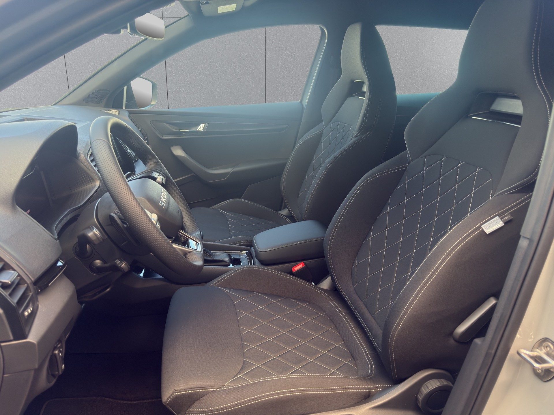 SKODA Karoq 2.0 TSI SportLine 4x4 DSG-image-10