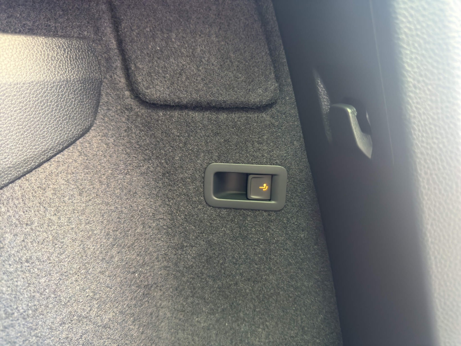 SKODA Karoq 2.0 TSI SportLine 4x4 DSG-image-13