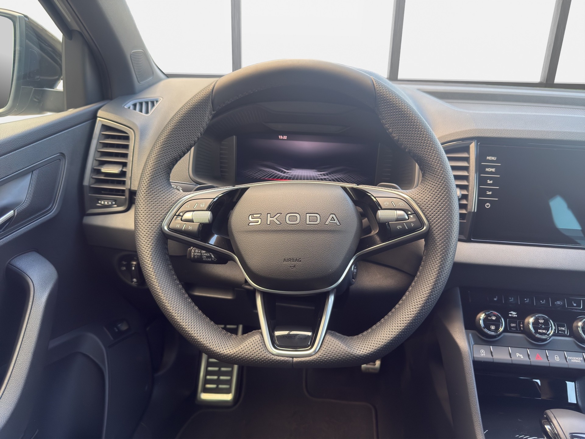 SKODA Karoq 2.0 TSI SportLine 4x4 DSG-image-8