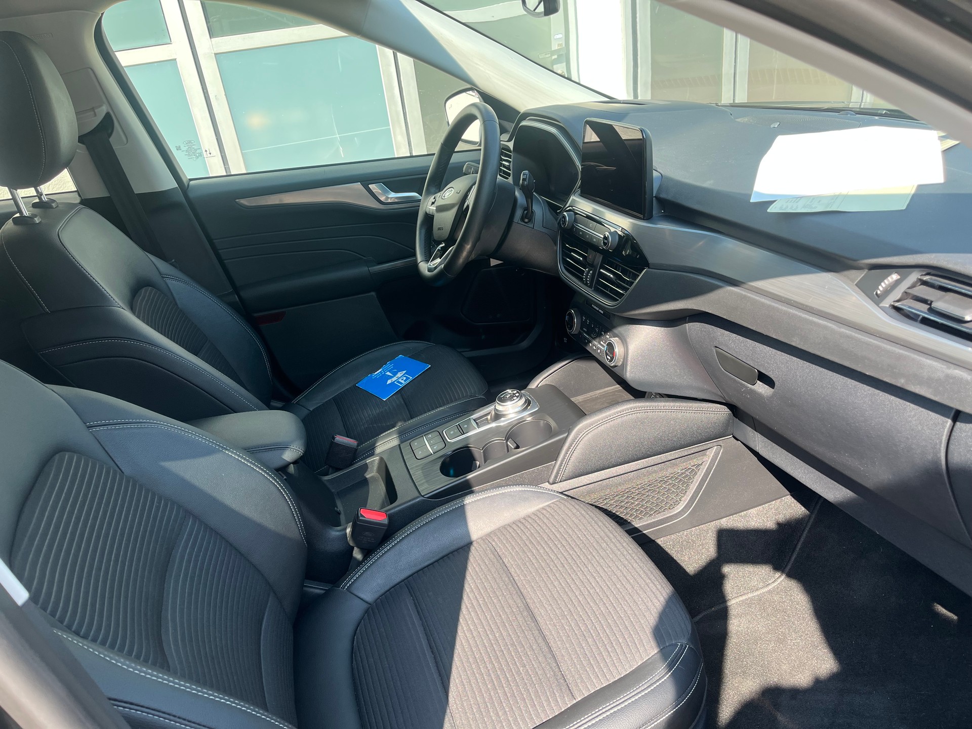 FORD Kuga 2.5 PHEV Cool & Connect 2WD-image-11