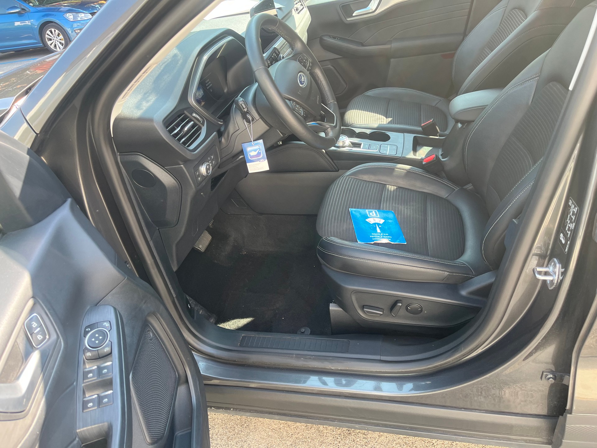 FORD Kuga 2.5 PHEV Cool & Connect 2WD-image-10