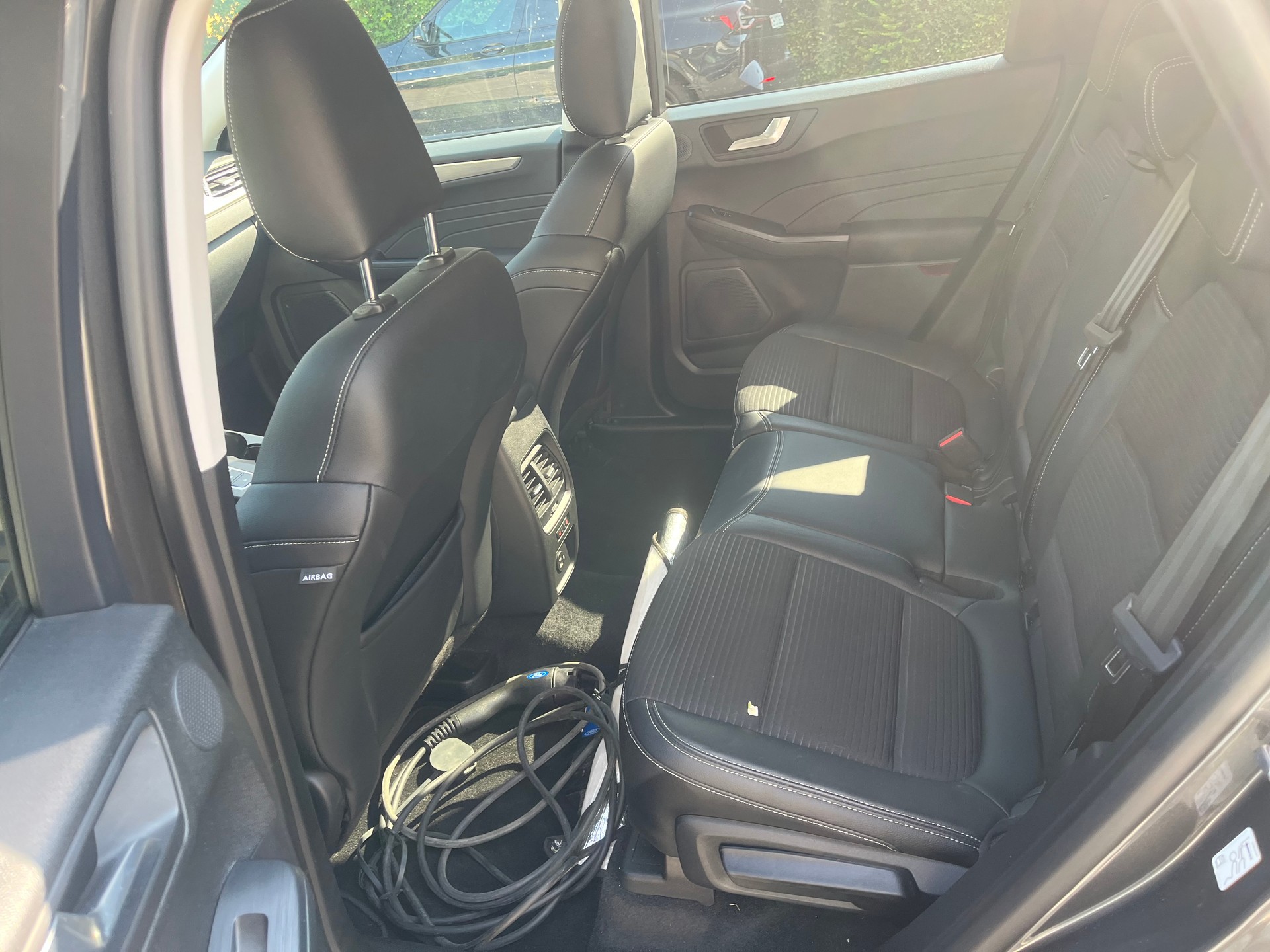 FORD Kuga 2.5 PHEV Cool & Connect 2WD-image-12
