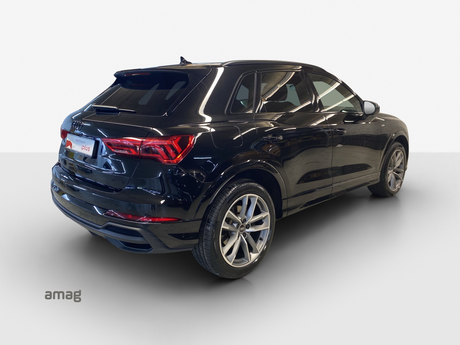 AUDI Q3 45 TFSI e S line S-tronic-image-4