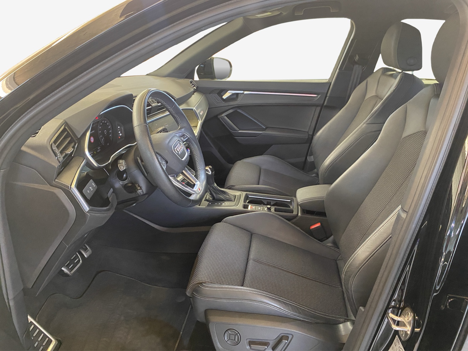 AUDI Q3 45 TFSI e S line S-tronic-image-8