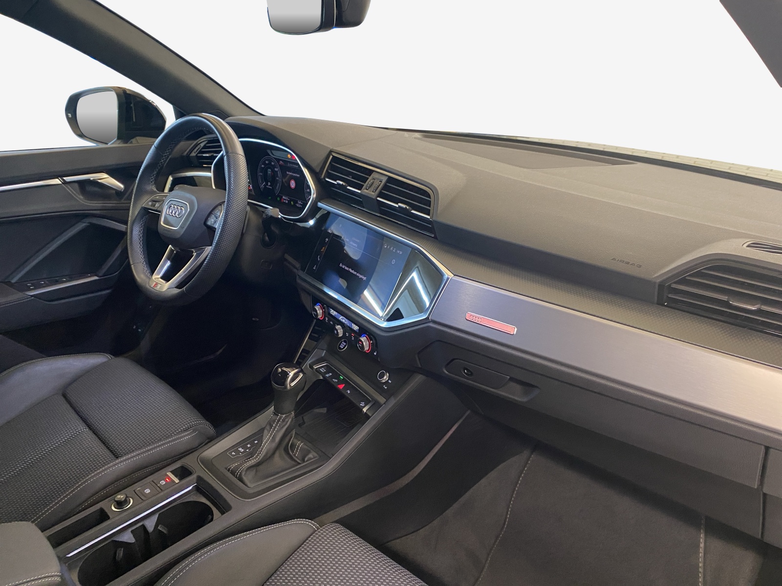 AUDI Q3 45 TFSI e S line S-tronic-image-13