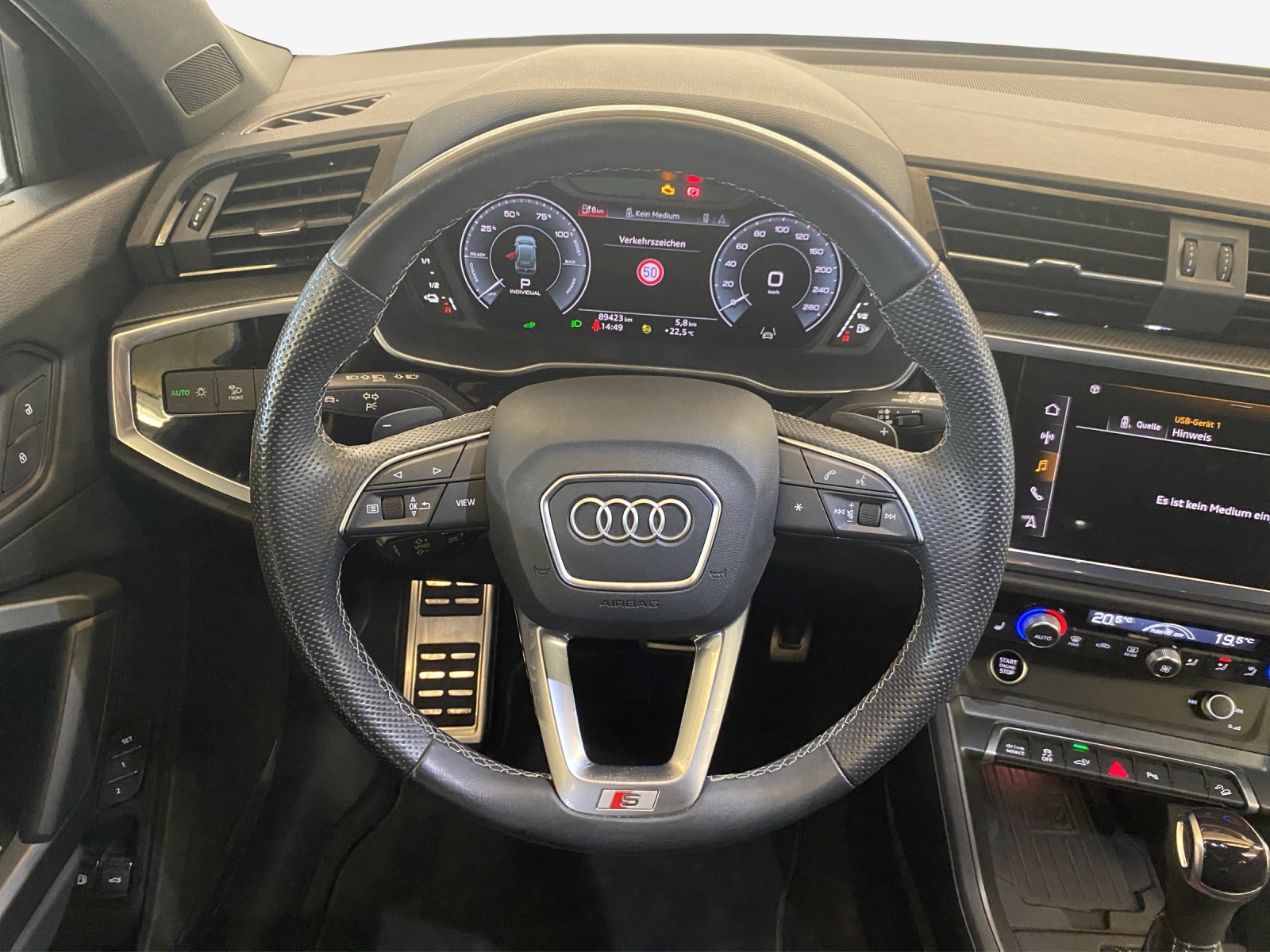 AUDI Q3 45 TFSI e S line S-tronic-image-9