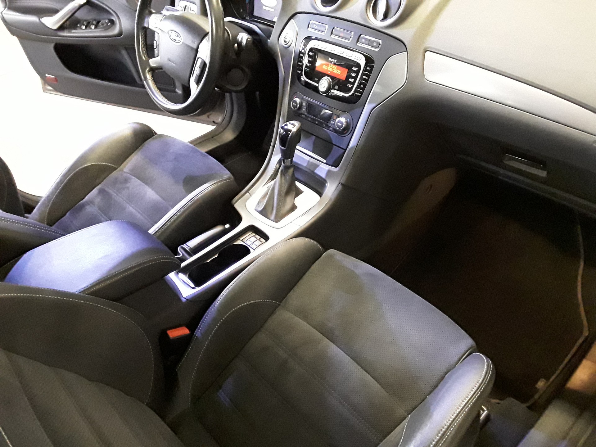 FORD Mondeo 2.0 EcoBoost SCTi TitaniumS PowerShift-image-9