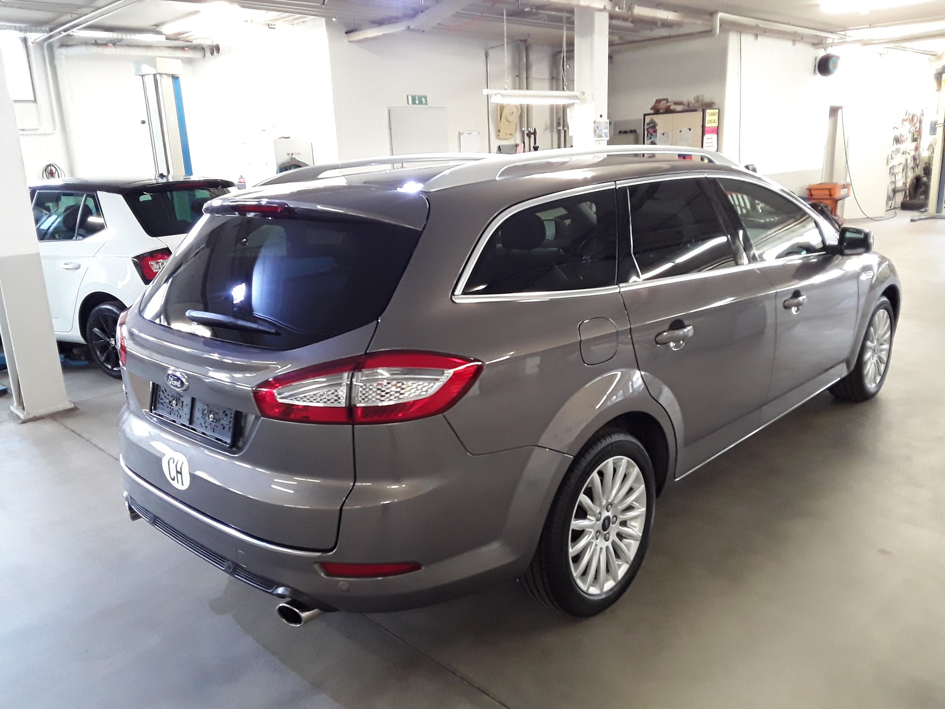 FORD Mondeo 2.0 EcoBoost SCTi TitaniumS PowerShift-image-2