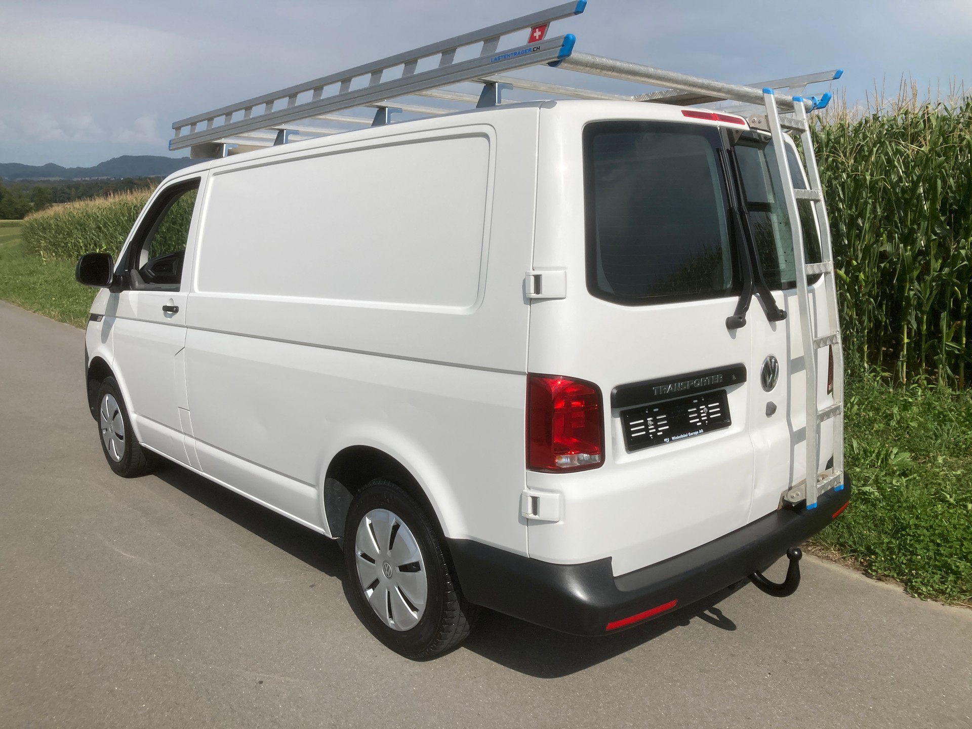 VW T6.1 2.0 TDI mit Dachträger und Anhängerkupplung-image-3