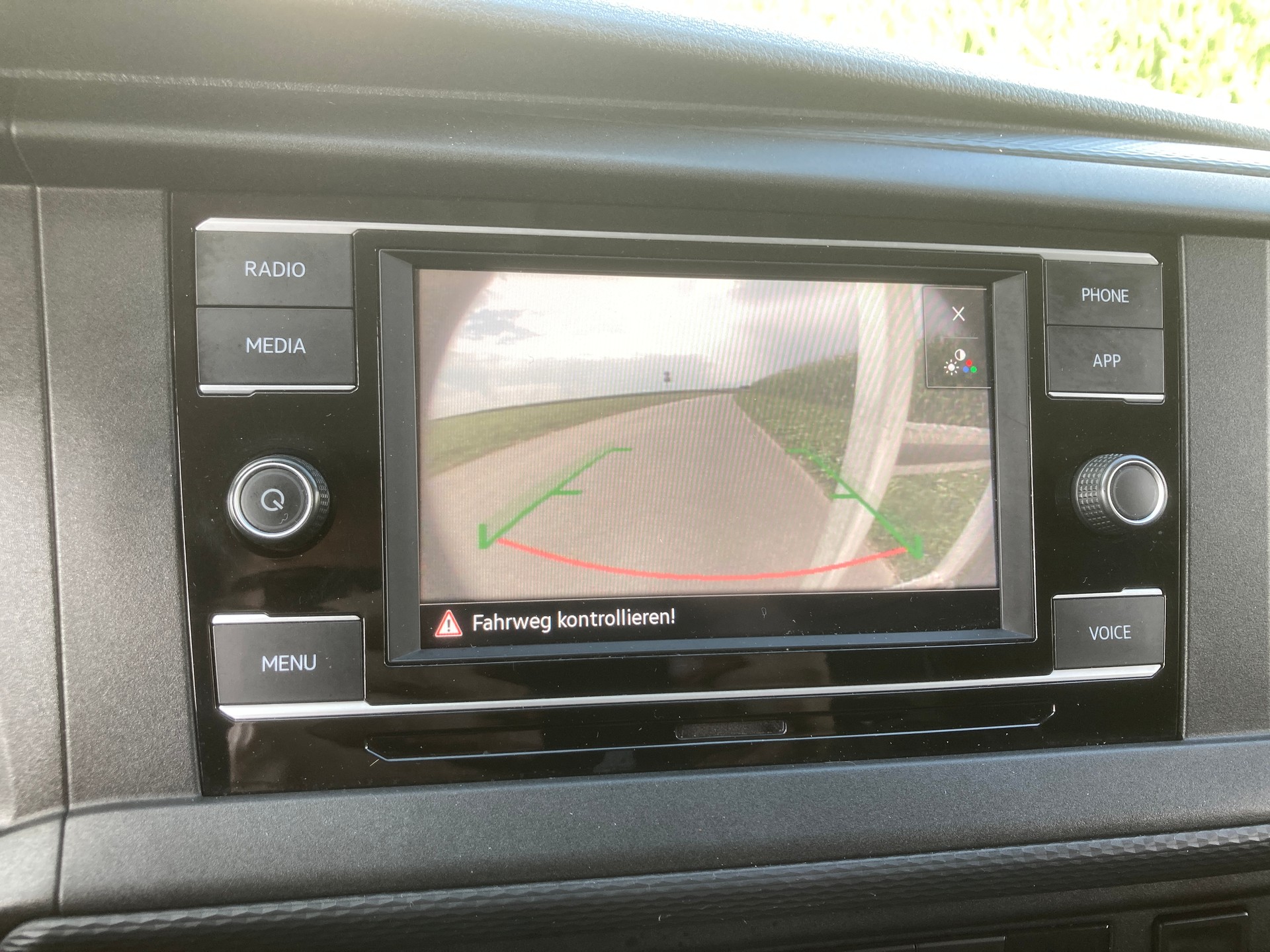 VW T6.1 2.0 TDI mit Dachträger und Anhängerkupplung-image-13