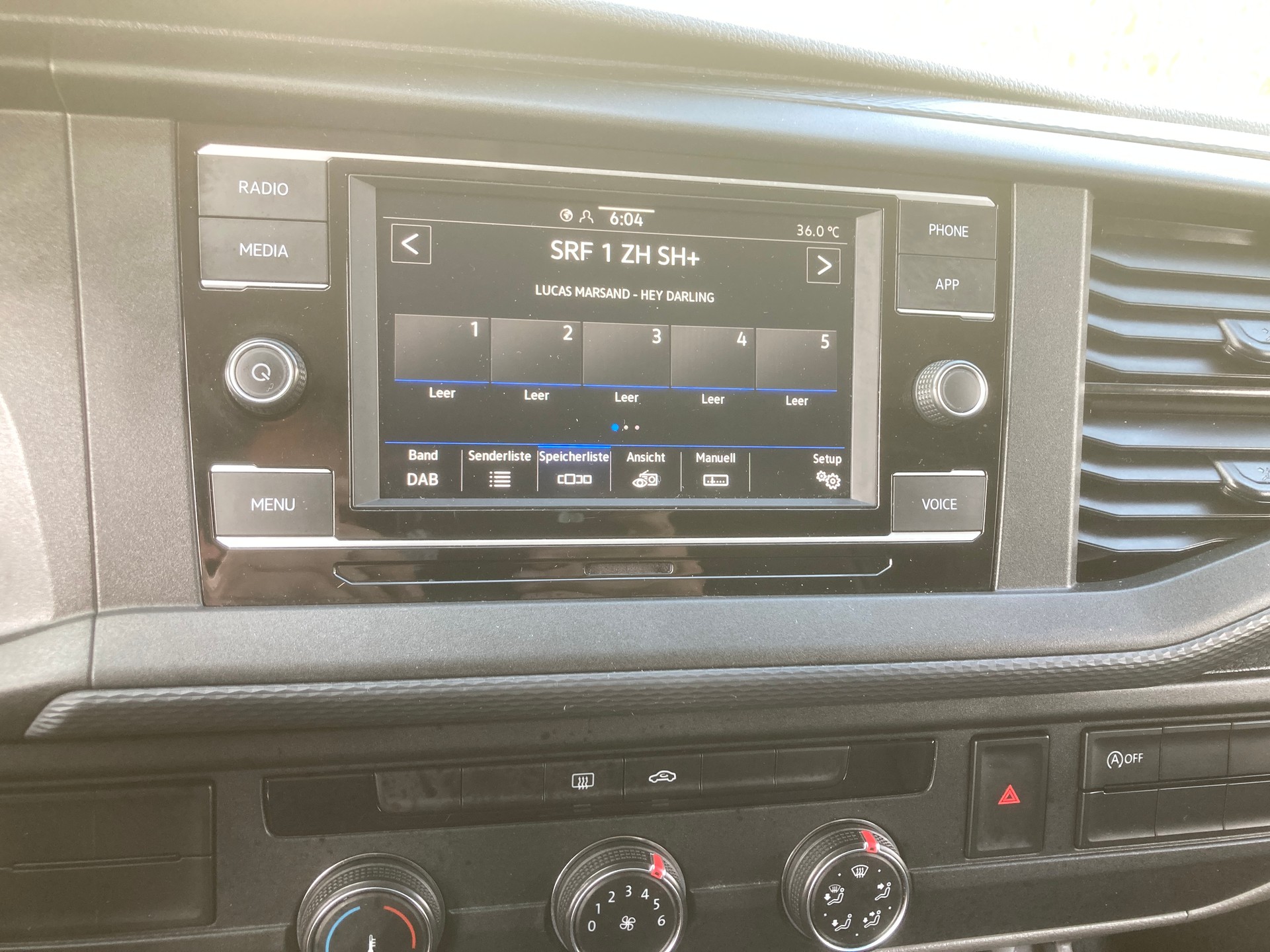 VW T6.1 2.0 TDI mit Dachträger und Anhängerkupplung-image-11