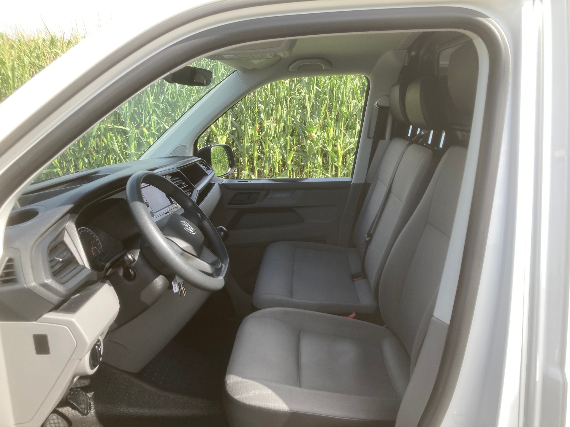 VW T6.1 2.0 TDI mit Dachträger und Anhängerkupplung-image-9