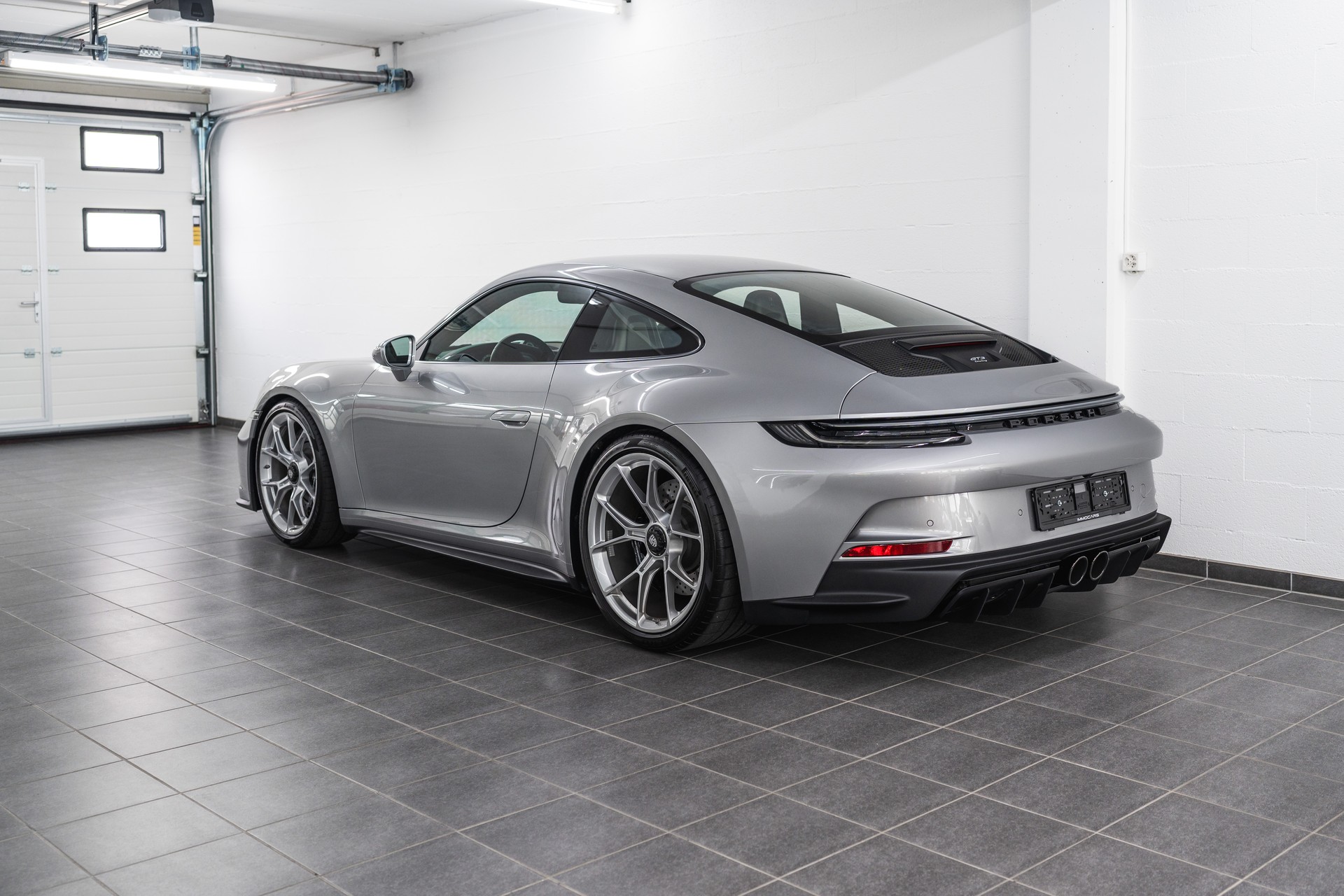 PORSCHE 911 GT3 Touring PDK-image-4