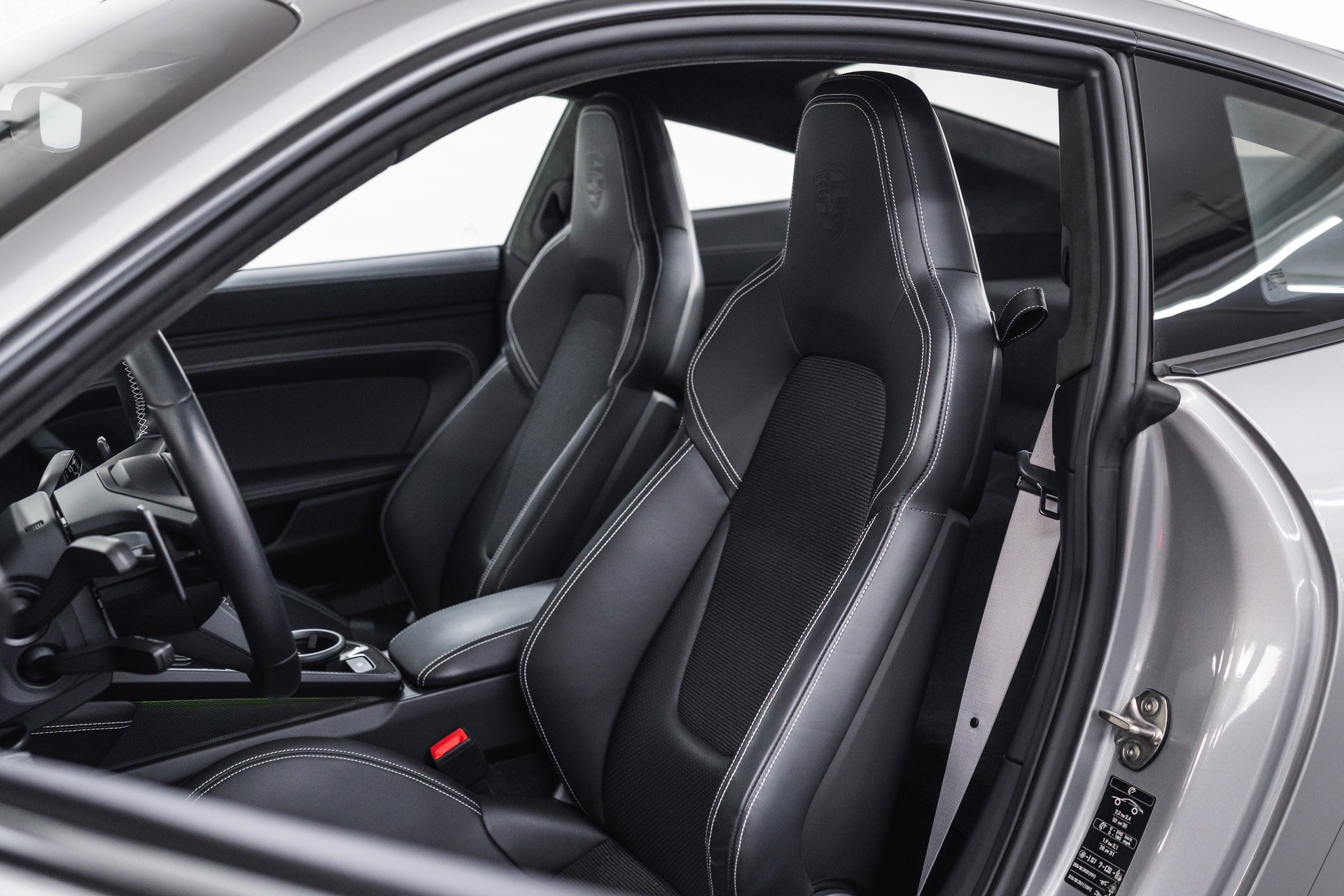 PORSCHE 911 GT3 Touring PDK-image-9