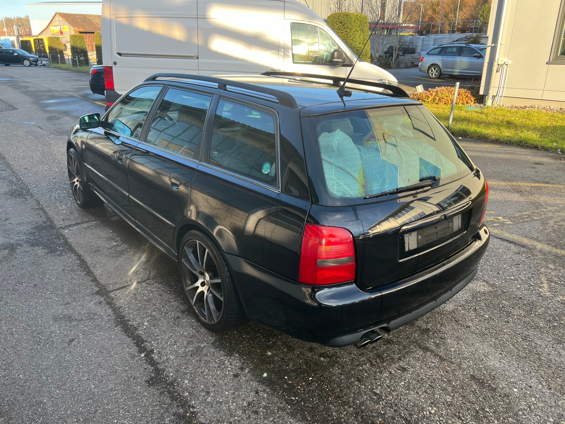 AUDI S4 Avant quattro-image-2
