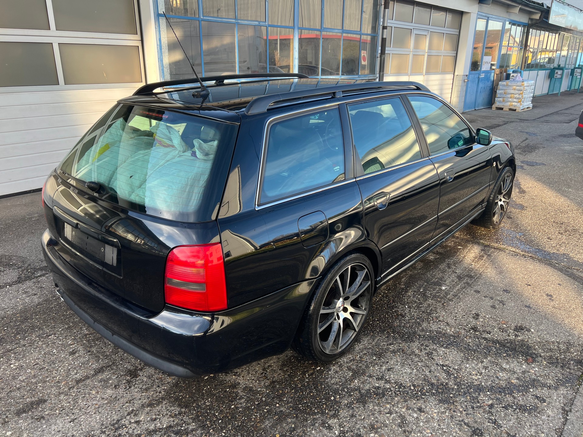 AUDI S4 Avant quattro-image-3